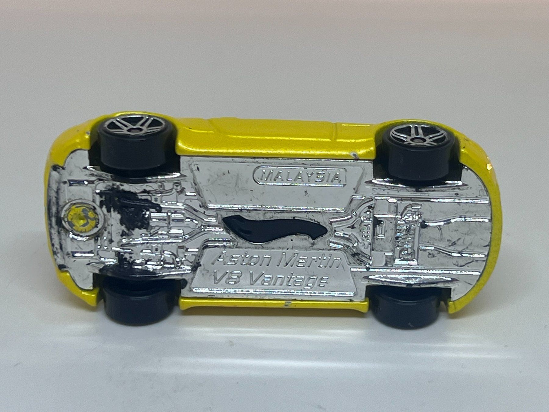 Hot Wheels Modellini d'auto: Hot Wheels Aston Martin V8 Vantage #15 – Usato da Wildegg venduto da LaaBoutique 3
