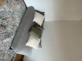 Graues Sofa (mit Stauraum)