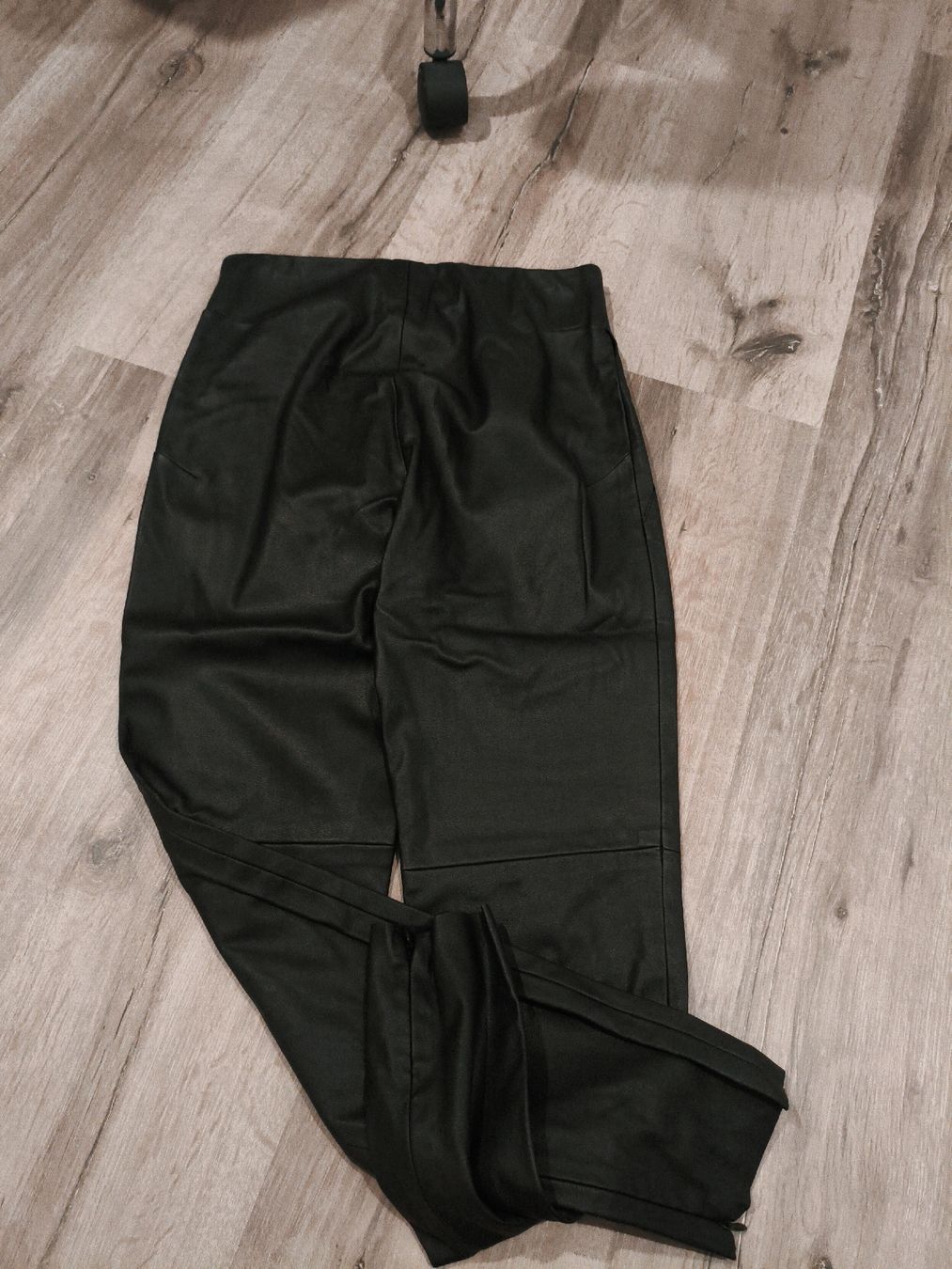 Zara Pantaloni: pantaloni poliestere – Nuovo (secondo la descrizione) da Bioggio venduto da OresteIronix 1