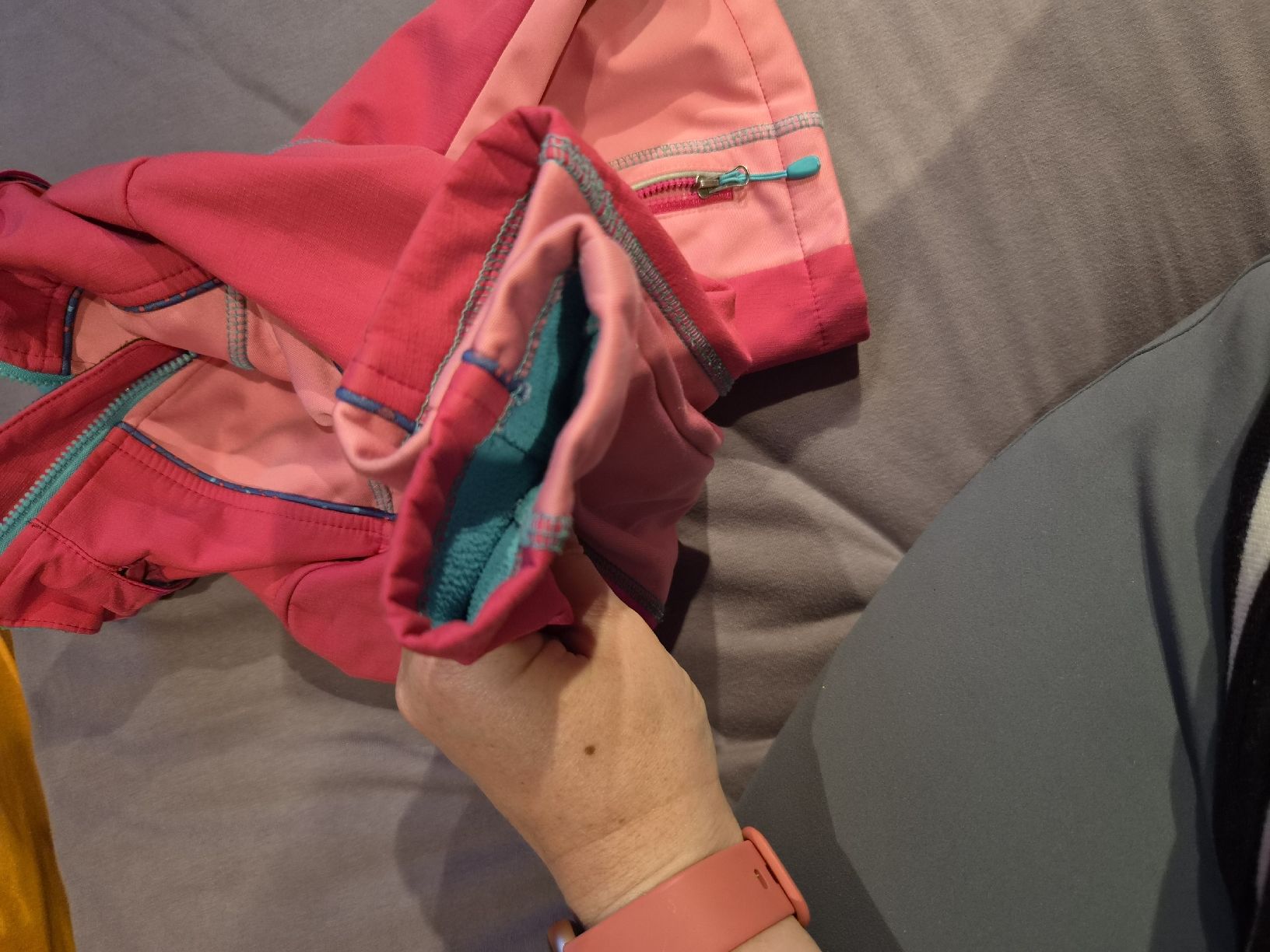 Jacken & Mäntel: Kinder Softshelljacke rosa pink mit Reissverschluss – Gebraucht aus Weingarten-Kalth von Angela0124 1