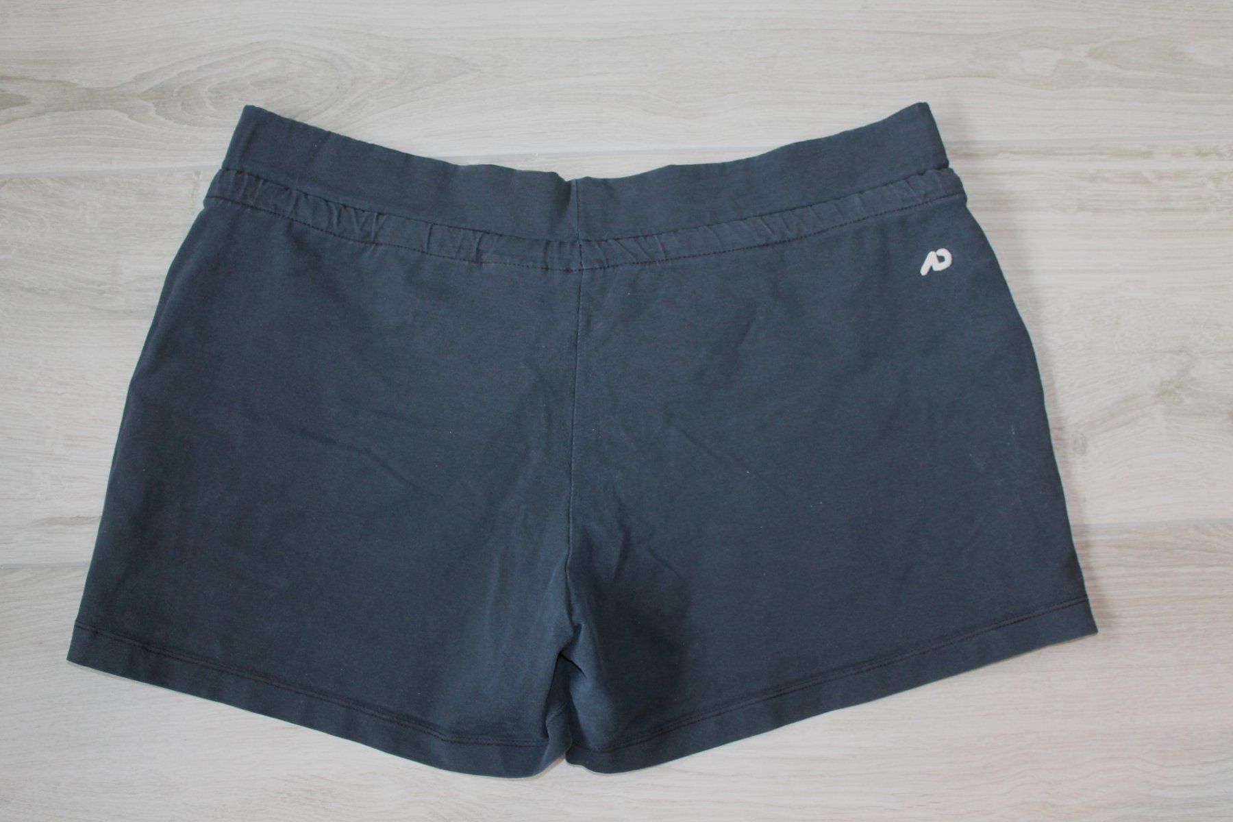 Nike Pantaloni: Short NIKE taille XL – Usato da Chez-le-Bart venduto da jasse 1