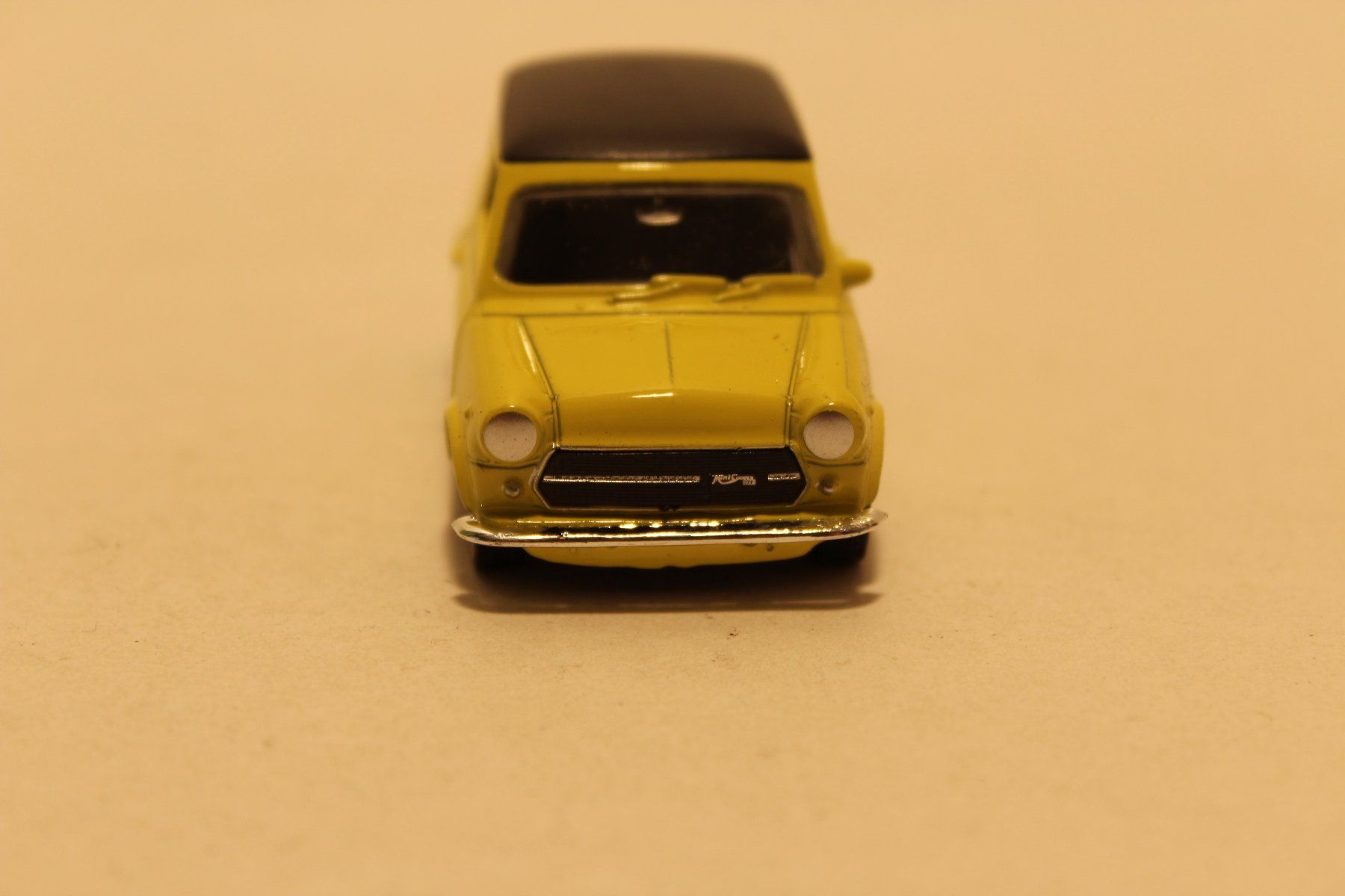 Welly Modellini d'auto: Mini Cooper 1300, gelb mit schwarzem Dach – Nuovo e nell'imballaggio originale da Fehraltorf venduto da haefens 5