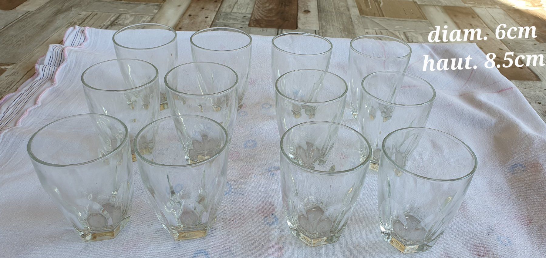 Bicchieri: 17 petits verres à eau – Nuovo (secondo la descrizione) da Moutier venduto da mar_7nrw