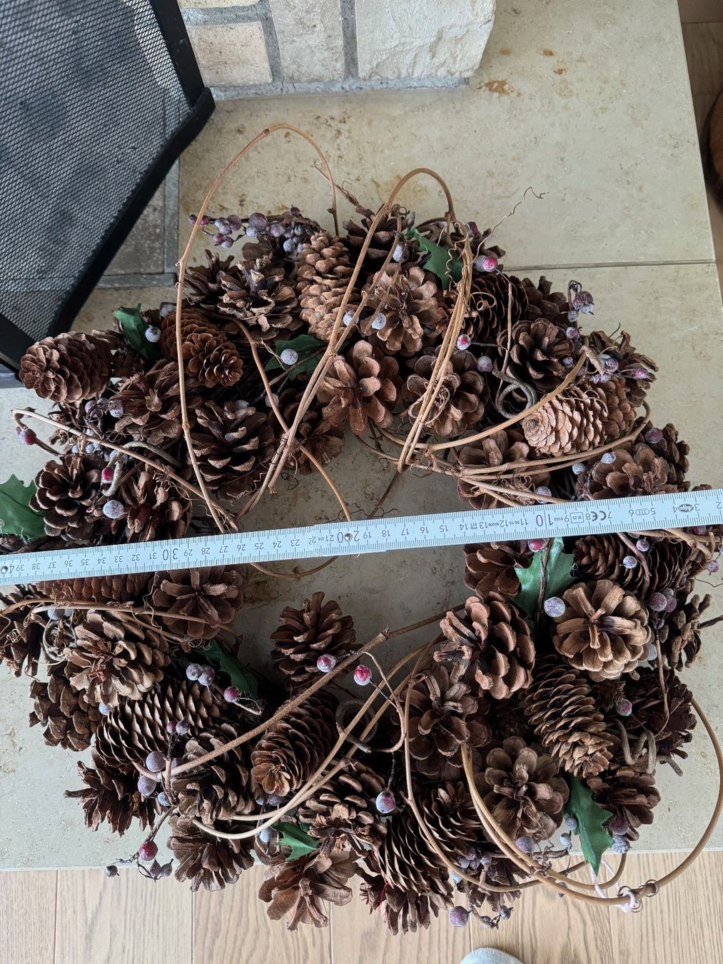 Toutes les décorations: Weihnachtskranz mit echten Tannenzapfen 40 cm Durchmesser – D'occasion à Kirchdorf AG par coco123 1
