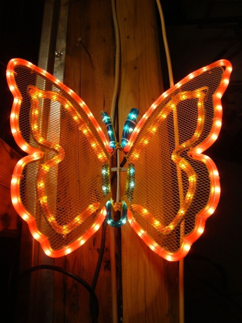 Lichterketten & Leisten: Leuchtschmetterling – Neu und originalverpackt aus Enggistein von mach1 1