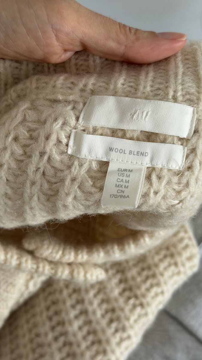 H&M Maglioni & Felpe: H&M Premium wool cardigan – Nuovo (secondo la descrizione) da Paradiso venduto da viorea 6