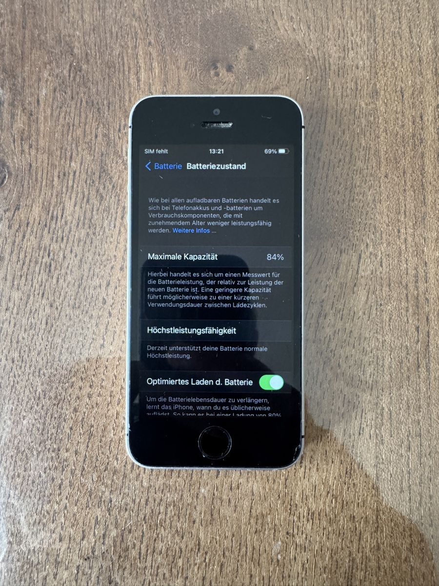 Apple Telefoni cellulari / Smartphones: iPhone SE 128 GB guter Zustand – Usato da Dietikon venduto da Leodnd 2