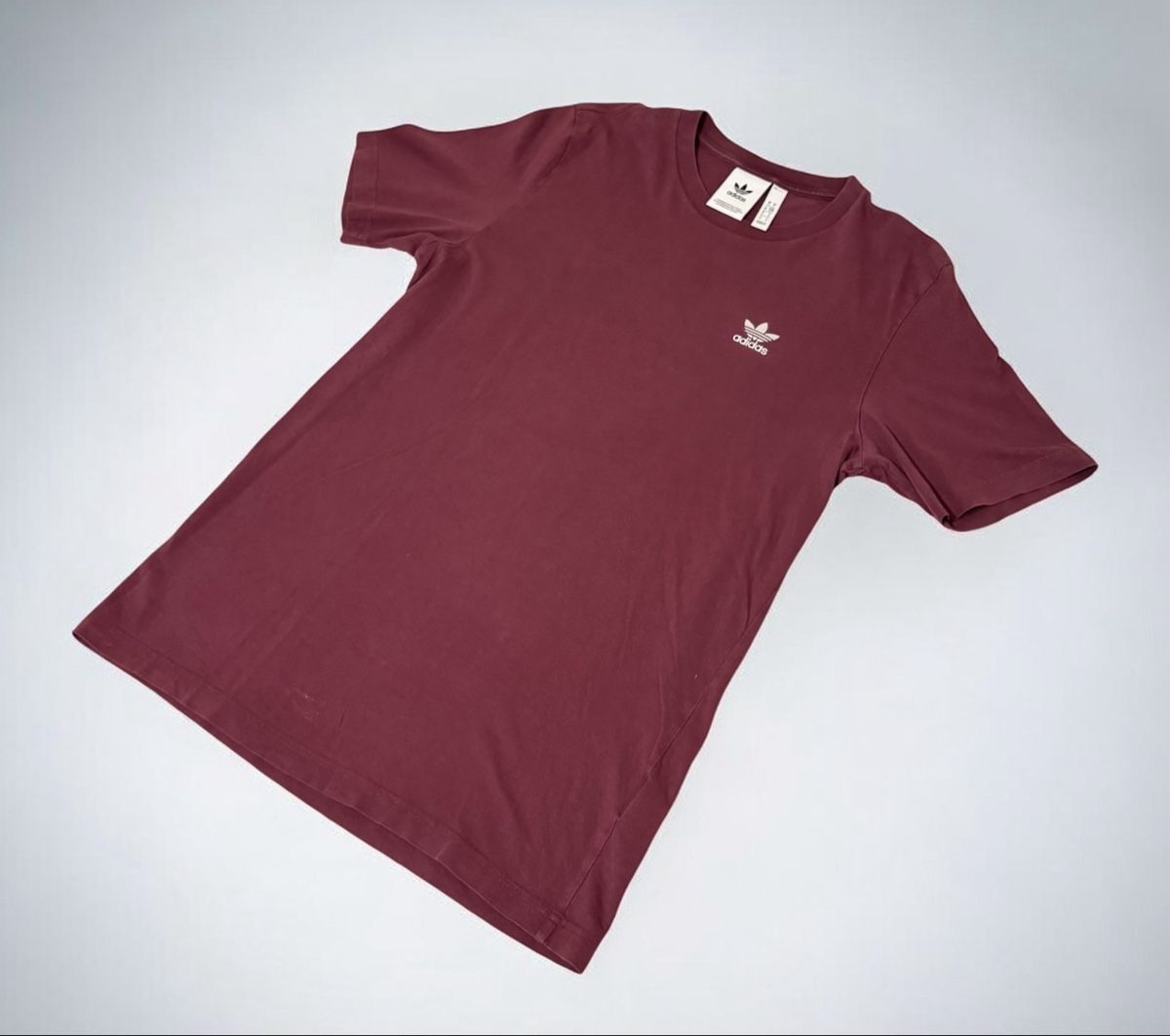 Adidas T-shirt: T-shirt Adidas Original  – Nuovo (secondo la descrizione) da Châtel-St-Denis venduto da Montclair_Swiss 2
