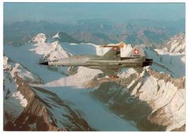 Tiger II F-5 E über dem Aletschgletscher, Militär