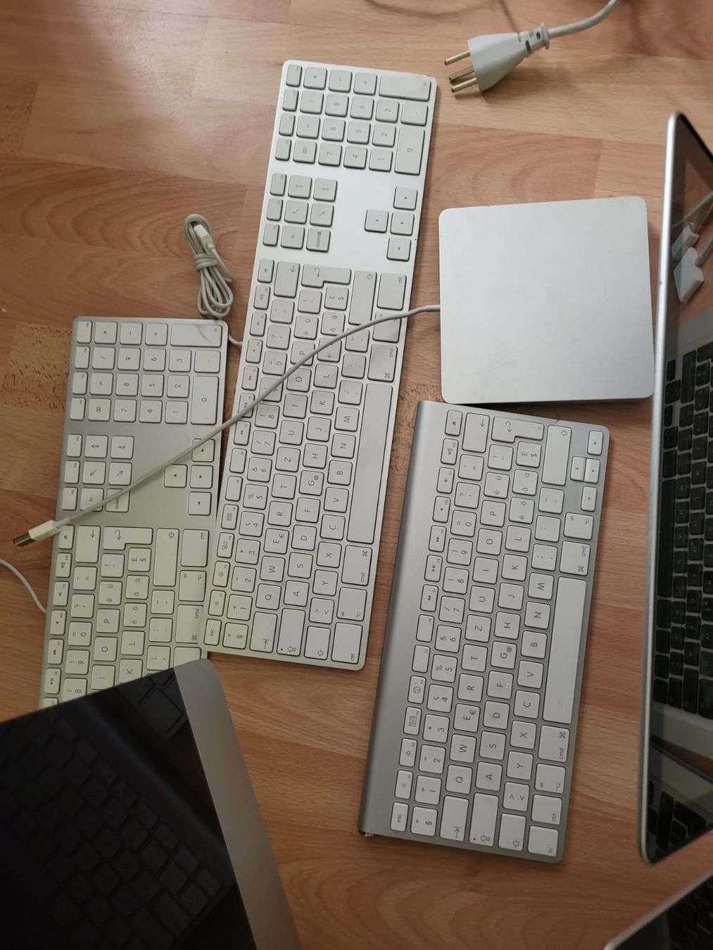 Apple PC: Apple MacBook Pro Laptops, Keyboards & Zubehör Bundle  – Usato da Flawil venduto da Hamdia12 4