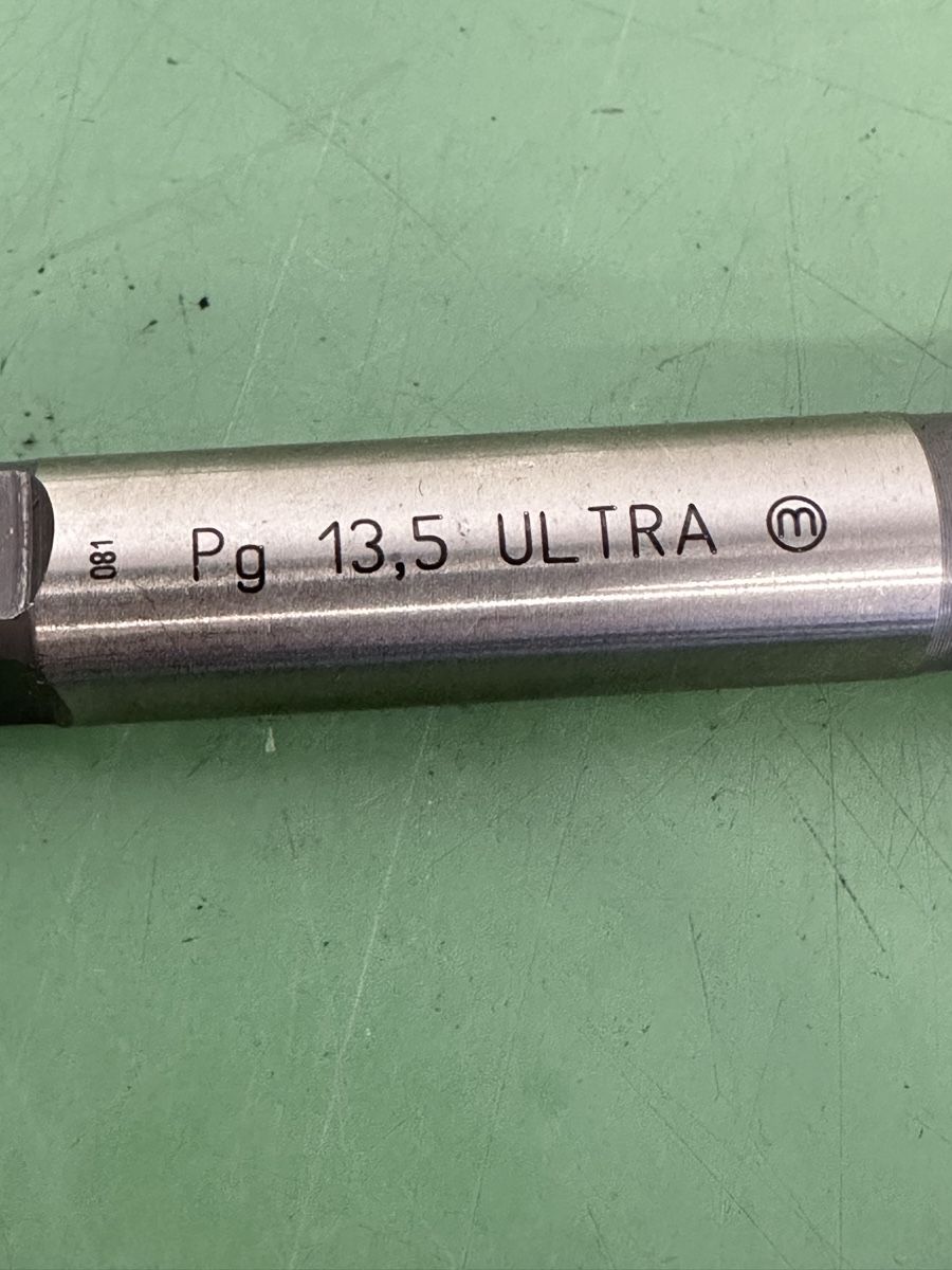 Tutti gli attrezzi: Gewindebohrer, Thread Tap Pg 13,5. – Usato da Aarberg venduto da SNMachines 2