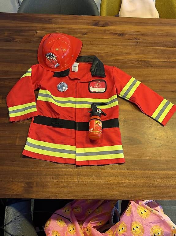 Costumi: Kostüm Feuerwehrmann – Usato da Ettingen venduto da a_d_m2hh
