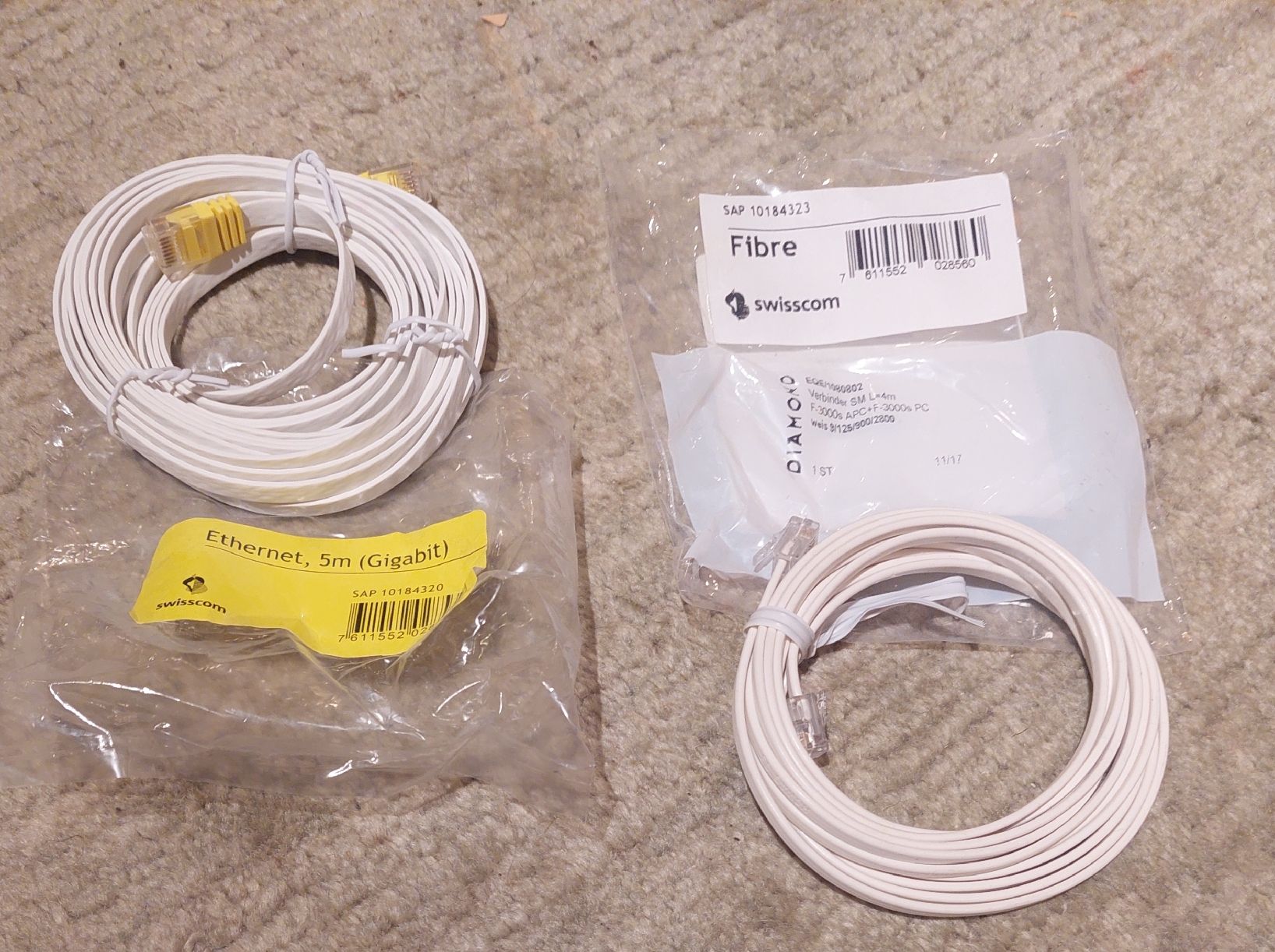 Spine: E-Data Anschlussdose und 2 Kabel, 5 und 4m. Neu – Usato da Zürich venduto da Cortin 1