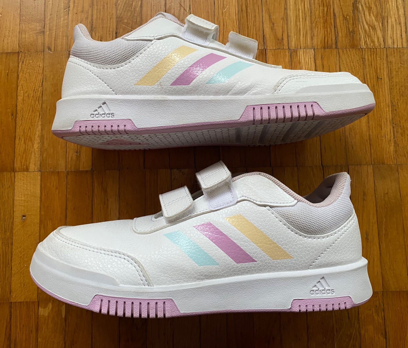 Adidas Scarpe per ragazze: Adidas Hoops Turnschuh – Usato da Urdorf venduto da Bets4