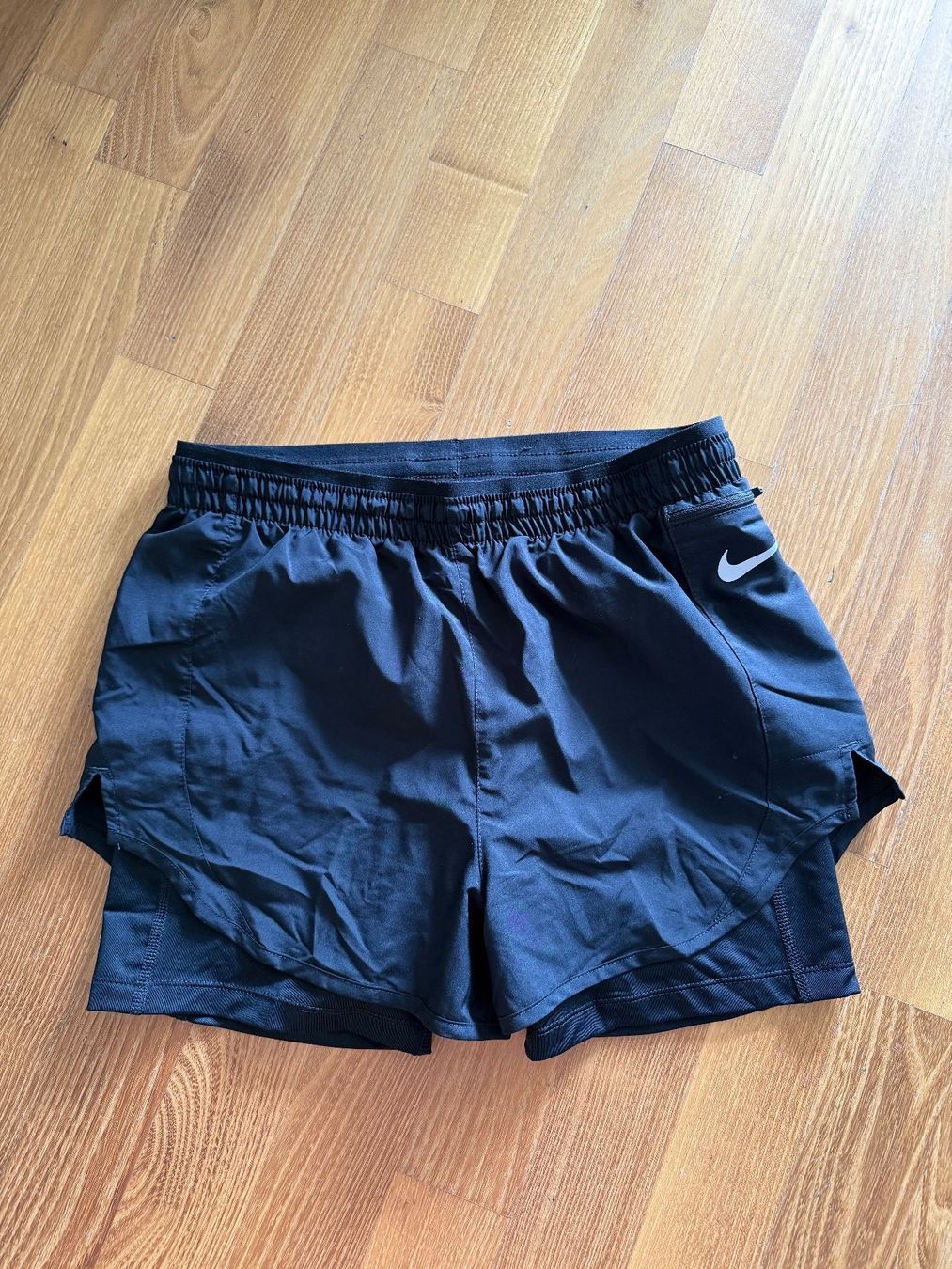 Nike Pantaloni: Nike Shorts DRI-FIT 2 in 1 – Nuovo (secondo la descrizione) da Uster venduto da Blondii03