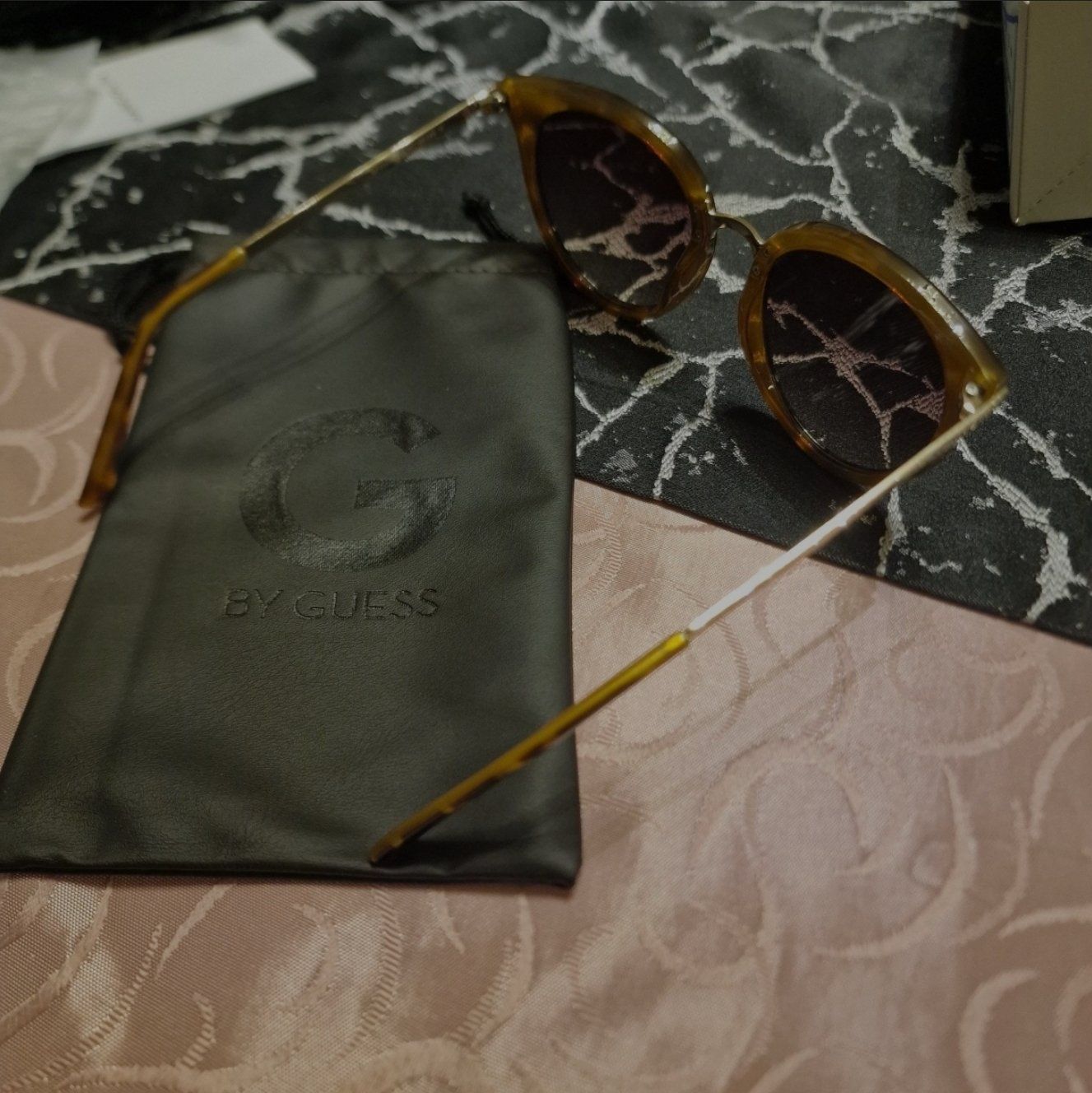 Guess Brillen & Gläser: Guess Sonnenbrille GF0324/s 52B – Neu und originalverpackt aus Oftringen von xRazer 2