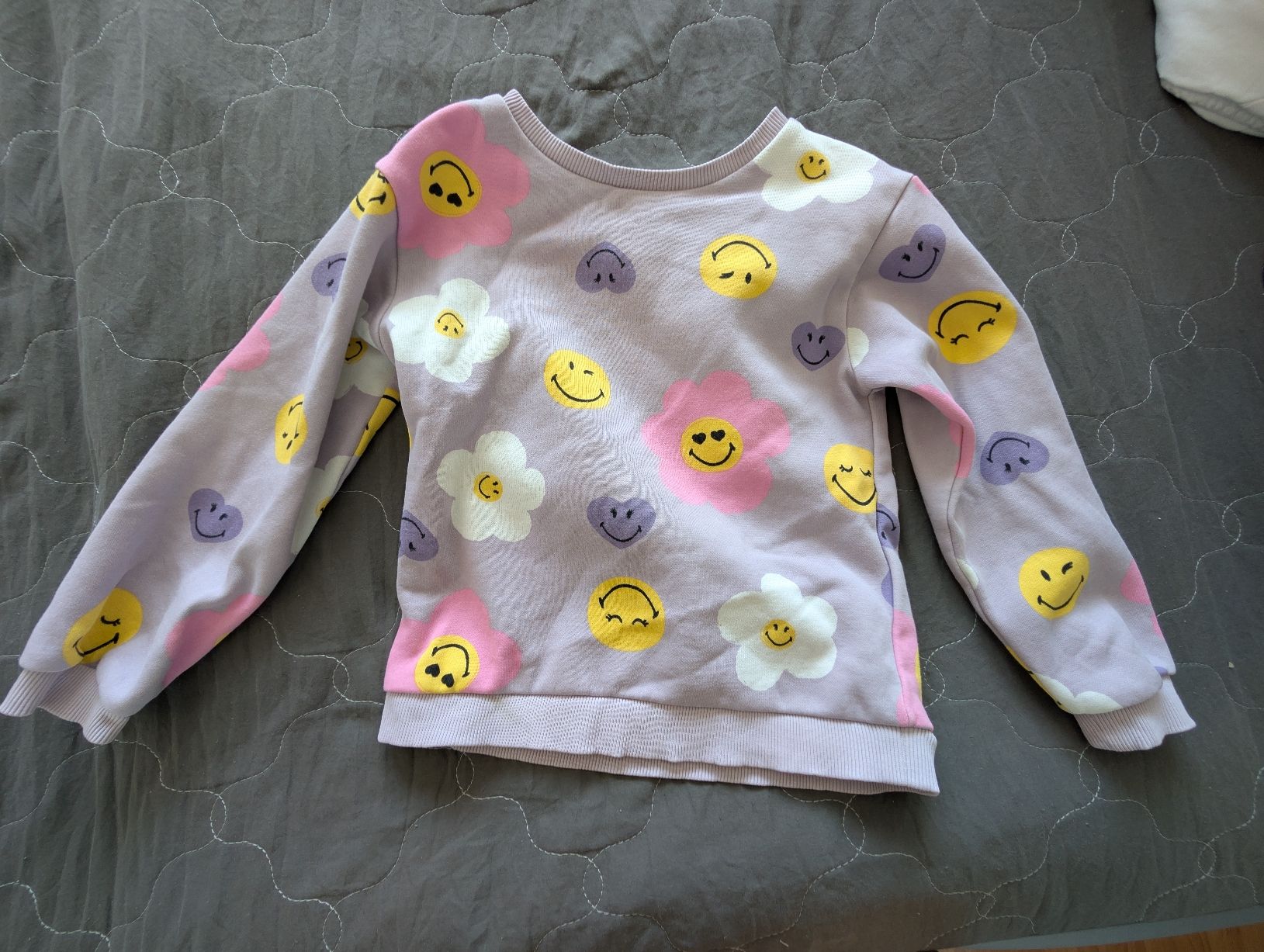 Pulls et sweat-shirts: Pullover Smiley World lila Grösse 116cm – D'occasion à Buchs ZH par nudle10