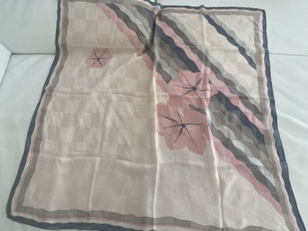Seiden Foulard 🌸
