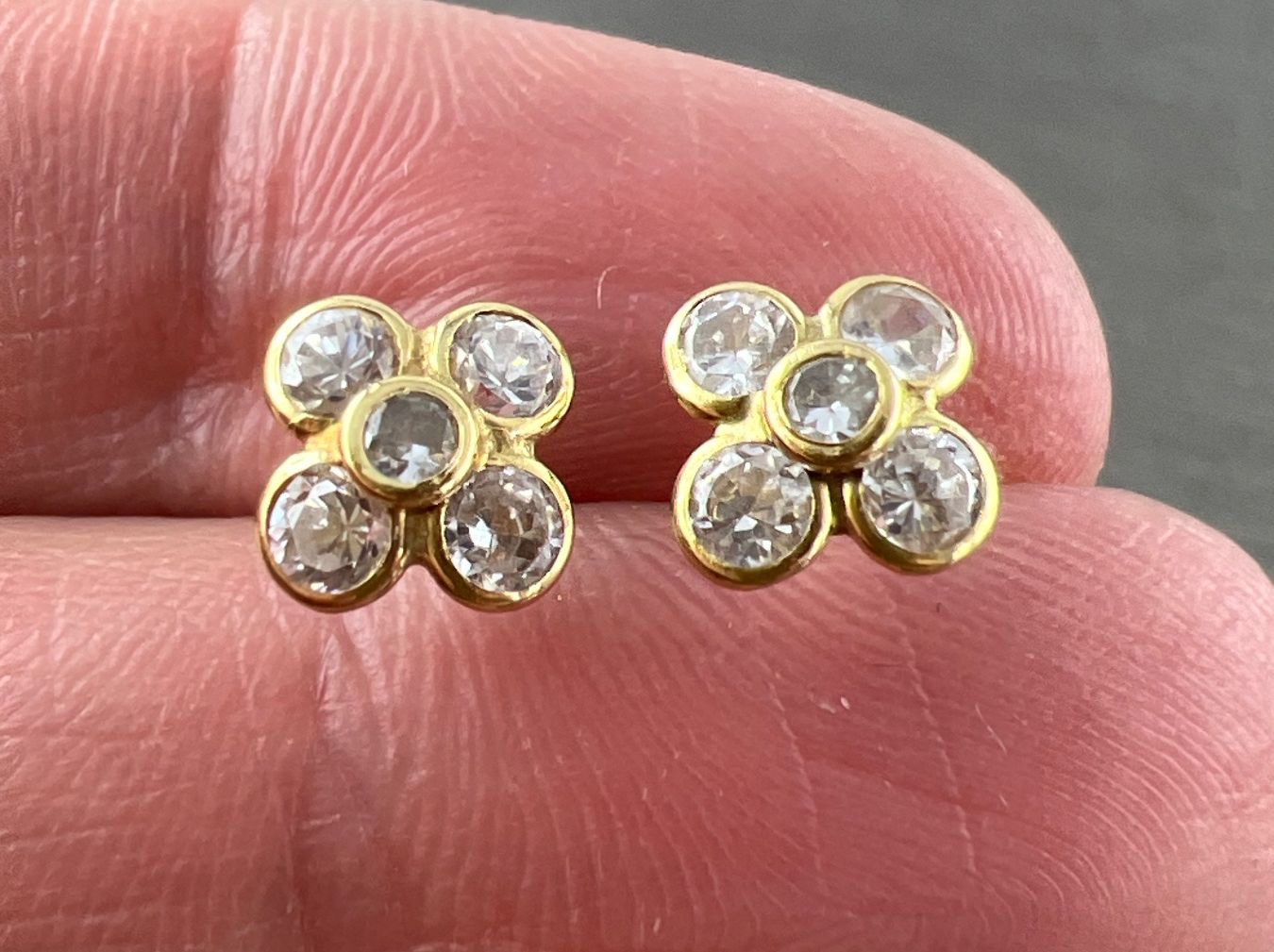 Orecchini pendenti & Orecchini a lobo: Ohrstecker 750 Gold – Usato da Niederuzwil venduto da leo_8857