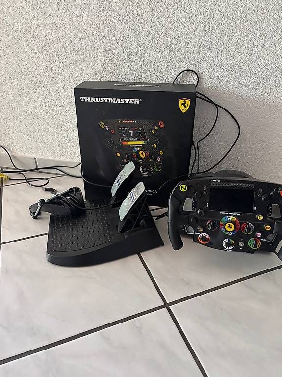 Manettes: Thrustmaster T300 Base inkl SF1000 Lenkrad  – D'occasion à Bottighofen par FlorinT00 1