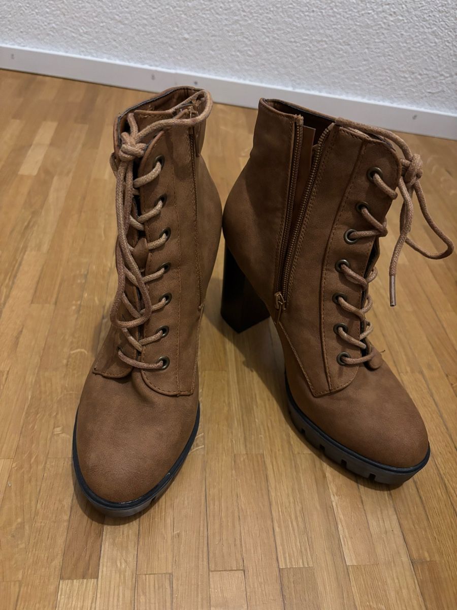 Damenschuhe: Damenstiefel braun – Neu (gemäss Beschreibung) aus Glattbrugg von S_ch_ 4