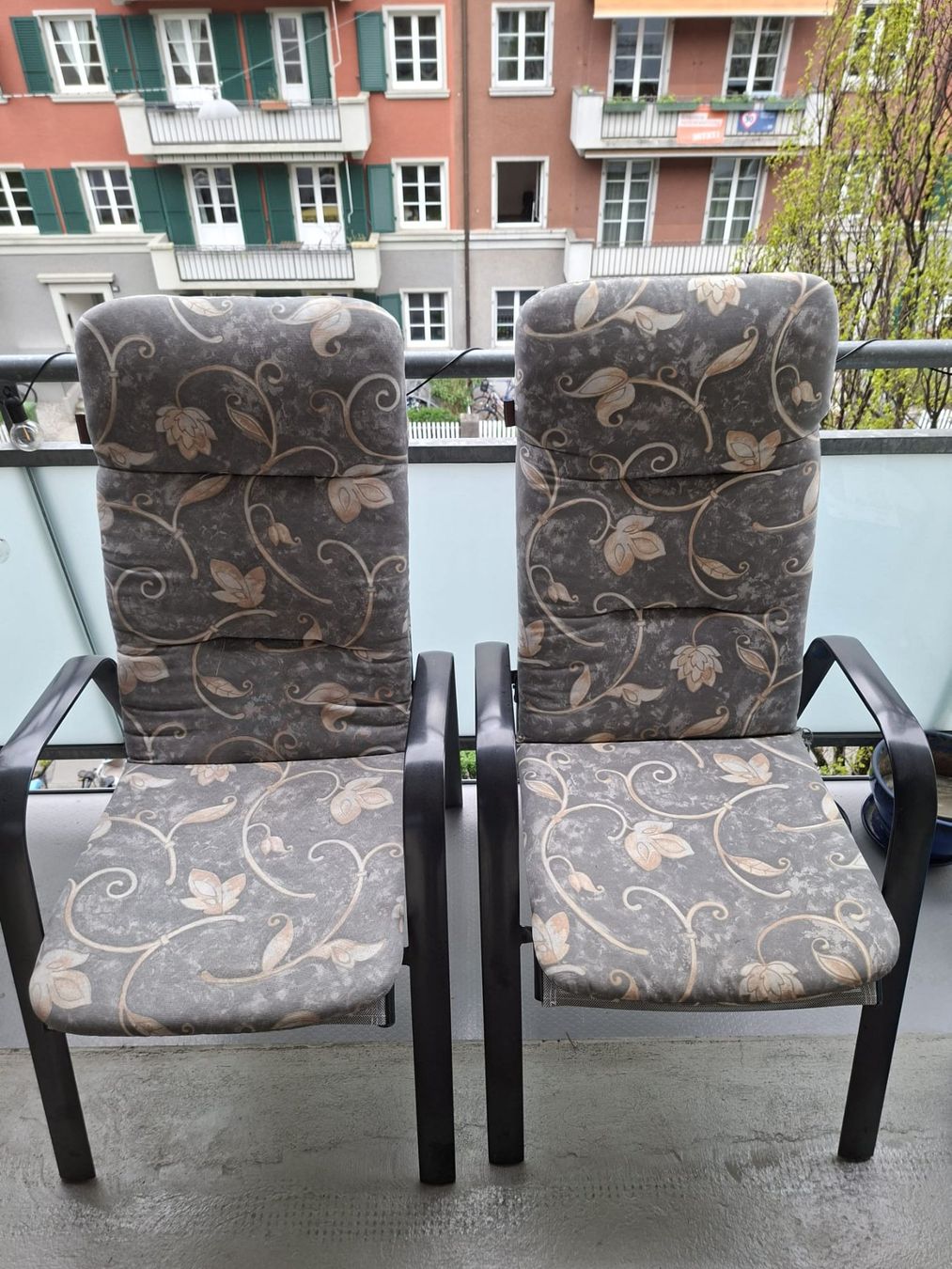 Sedie: 2 Balkon-/Gartenstühle mit Auflagen – Usato da Bern venduto da Flows4444 2