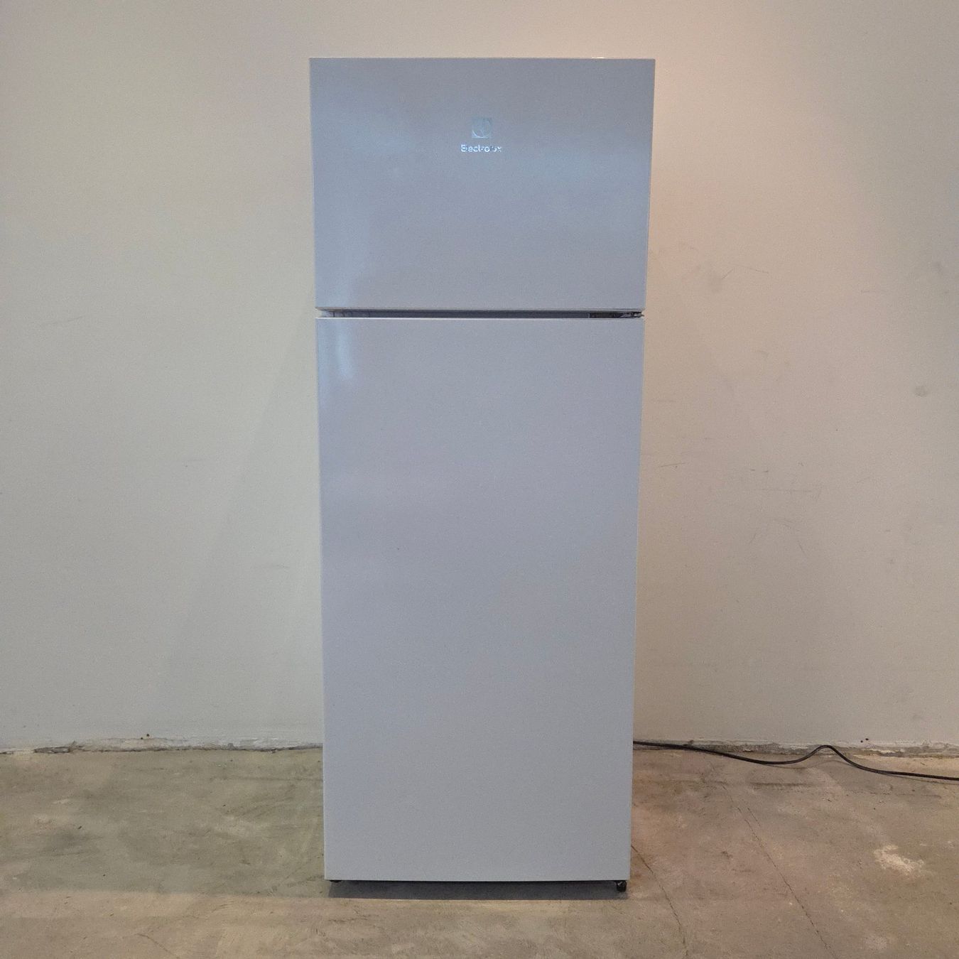 Electrolux Frigoriferi: Electrolux Kühl-Gefrierkombination – EJF1803F – Usato da Affoltern am Albis venduto da Zapro