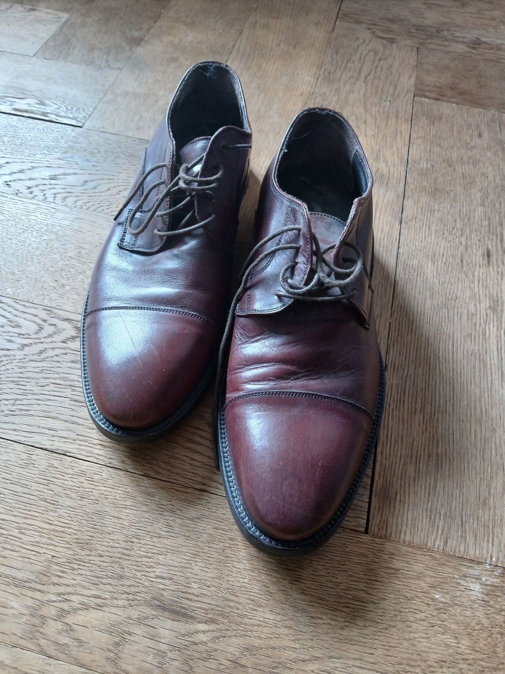 Scarpe da uomo: Herren Leder Shuhe Gr. 42 – Usato da Basel venduto da Bingelito