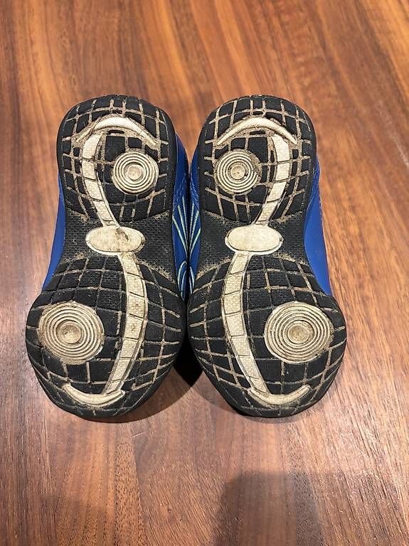 Chaussures garçon: Turnschuhe Grösse 21 – D'occasion à Muhen par CMARO07 2