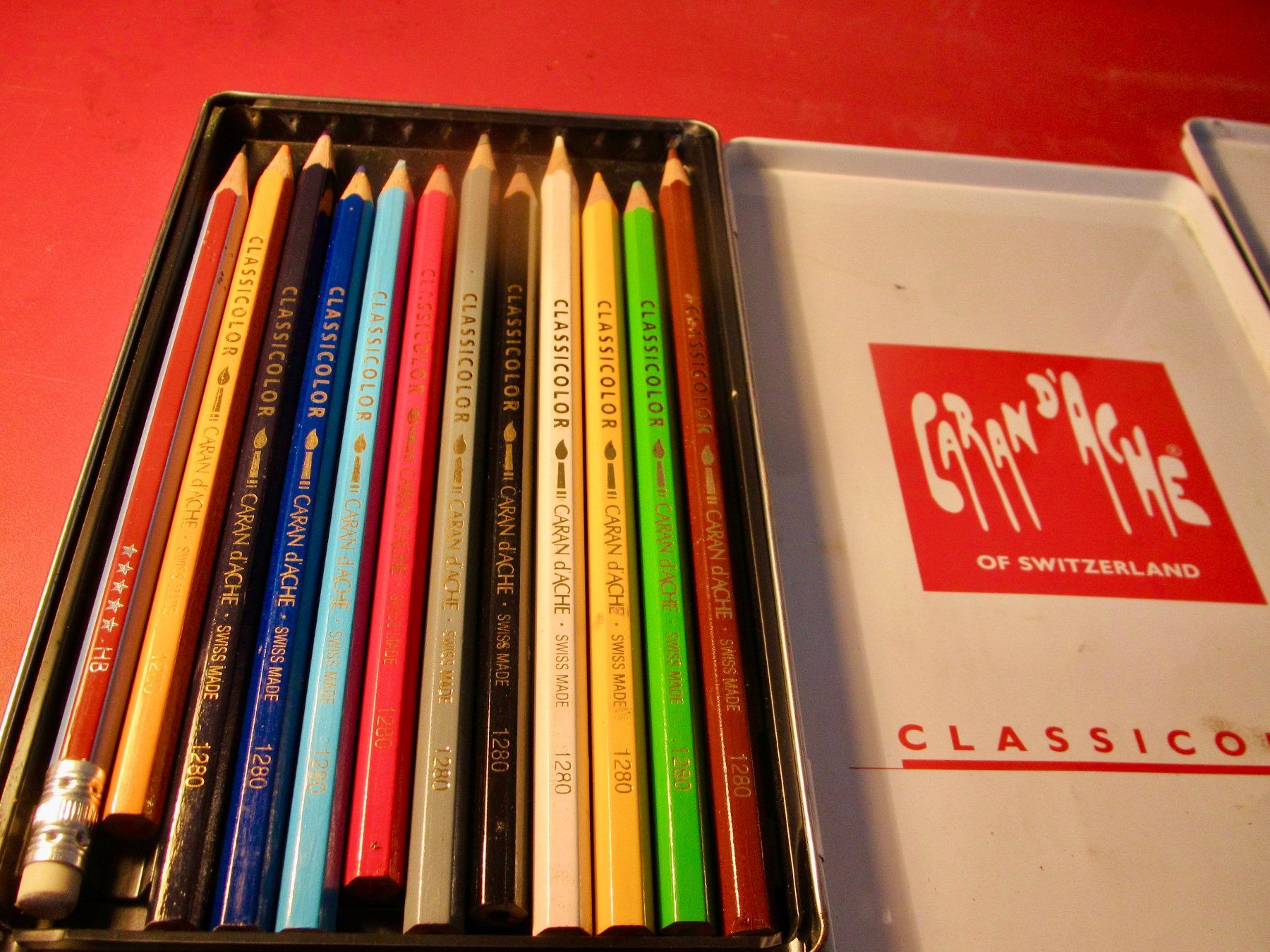 Caran D'Ache Matite, matite colorate & gessi: CRAYON CARAN  D 'ACHE  BELLCOLOR – Usato da Murten venduto da Selliot 4