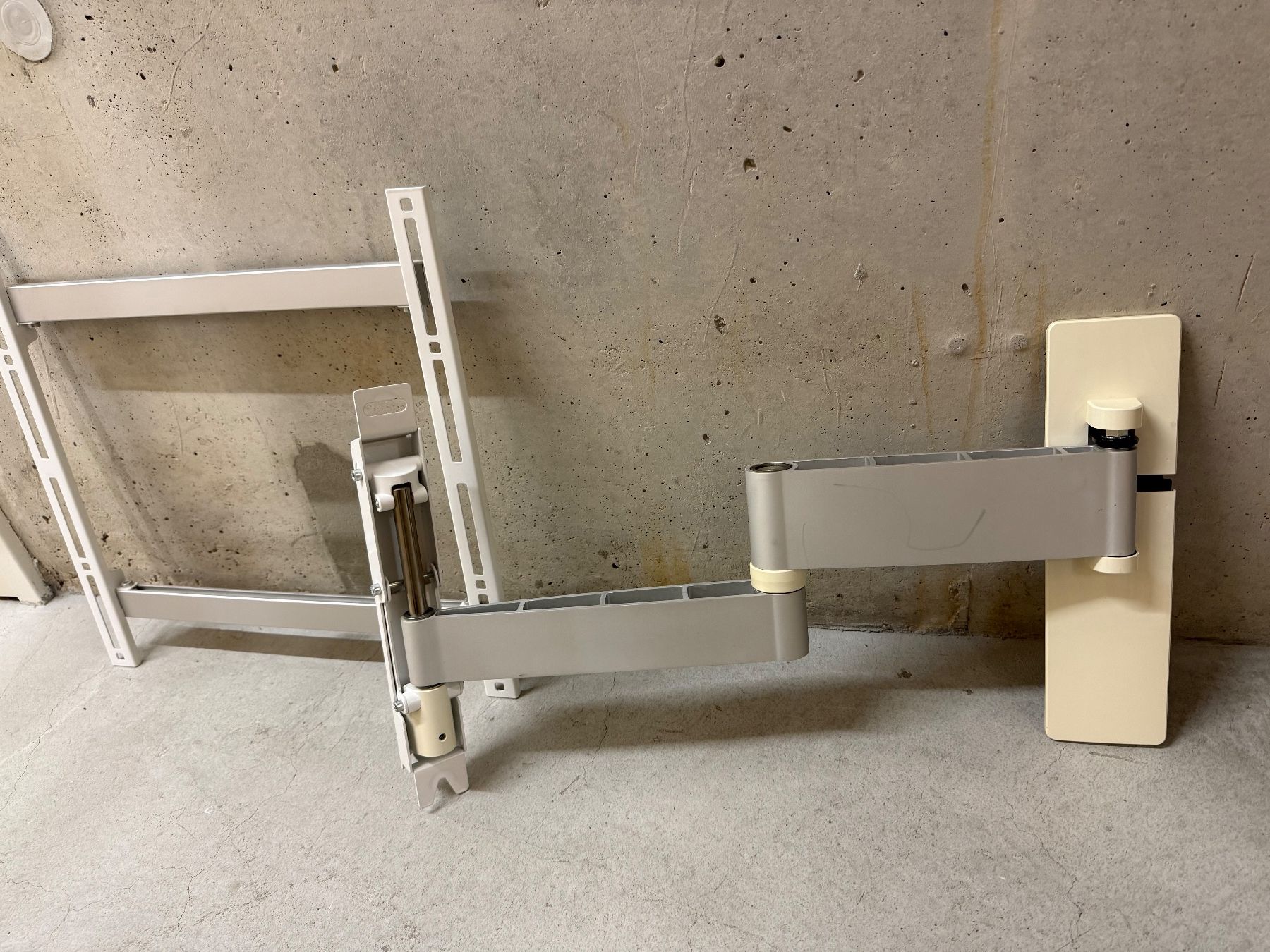 Wandhalterungen: TV Mount – Gebraucht aus Freienbach von Mariadlgg 1