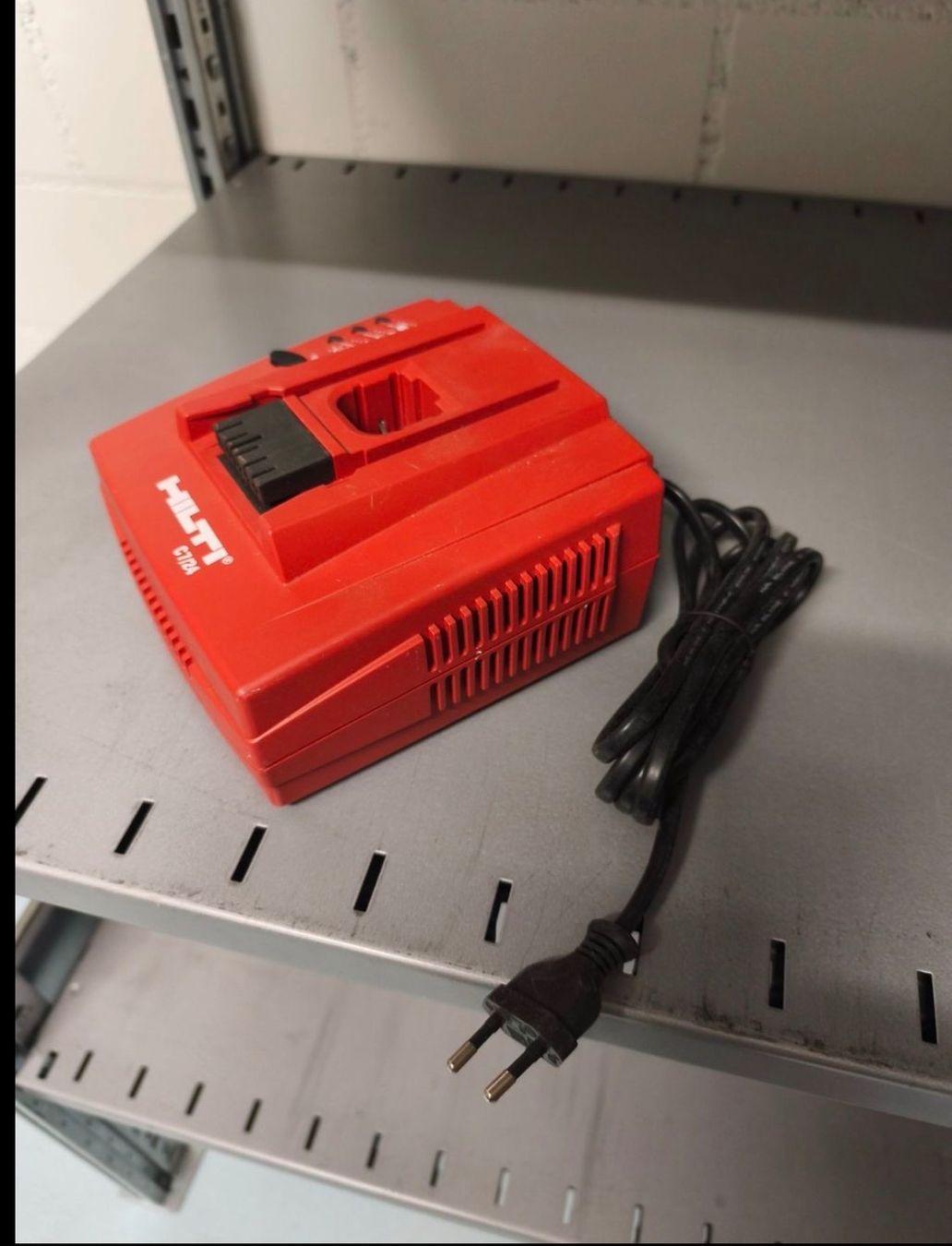 Hilti Caricatori & Batterie: Hilti Ladagerät C7/24 – Usato da Zürich venduto da guclukaplan 1
