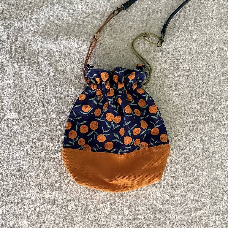 Borse da donna: Orange/Blaue Beuteltasche – Nuovo (secondo la descrizione) da Berikon venduto da nao_5qbr