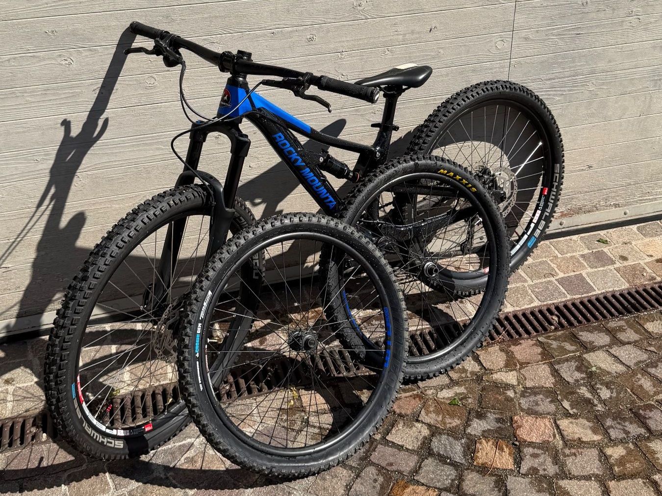 candy bike pedals 1 Decathlon Rockrider Race 940S Category:City Urban_Stahl schwarz 27 2x300 Variante:M The inner bearing is