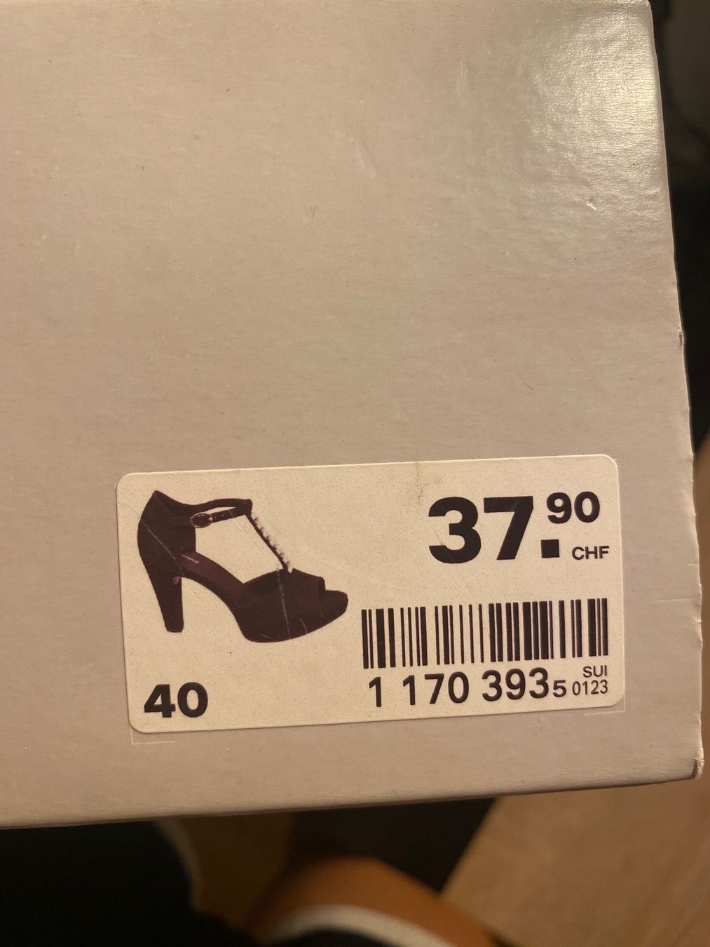 Scarpe da donna: Pumps mit Perlen schwarz Grösse 40 neuwertig – Usato da Ittigen venduto da carpediempotato 3