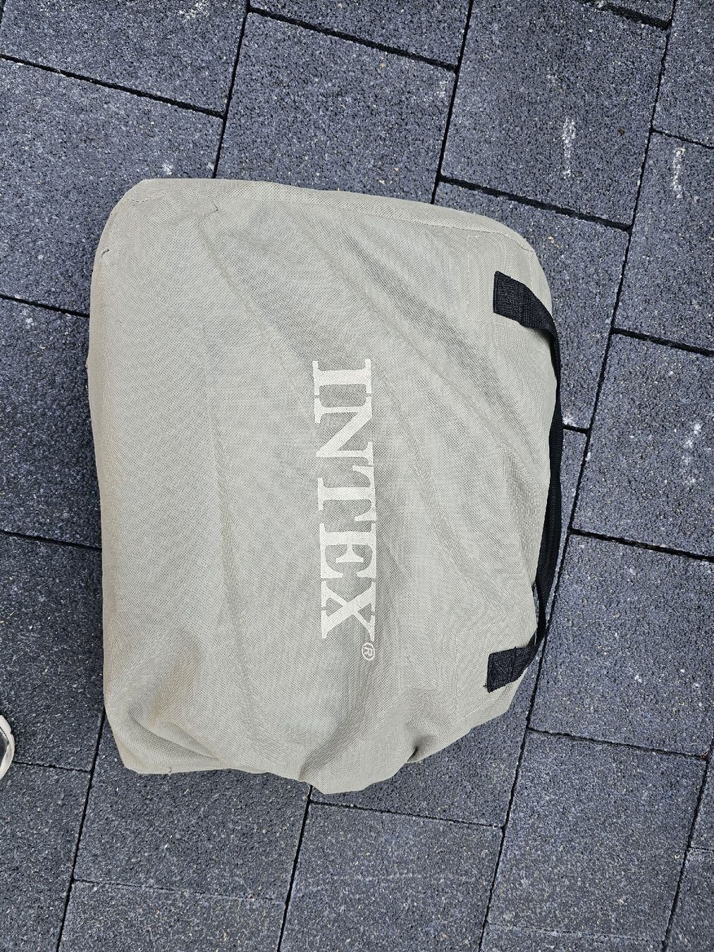 Matelas: Intex Air Mattress with built-in pump good condition – D'occasion à Täuffelen par migueldesousa