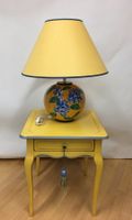 Gelbe Lampe mit Tisch, Vintage Stil