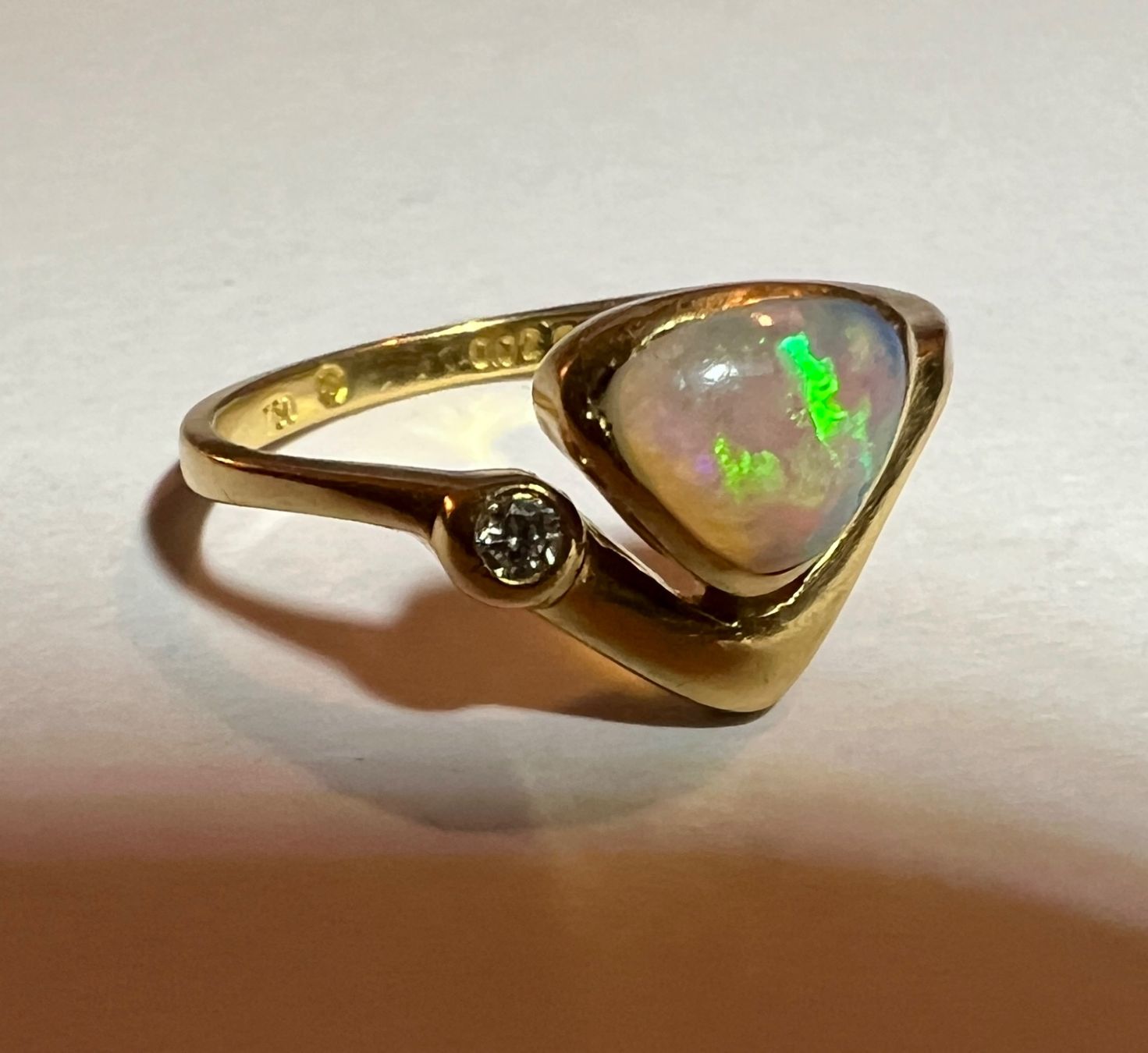 Anelli: Gold-Ring 18 K mit Opal und Brillant – Usato da Chur venduto da Penting1935 2