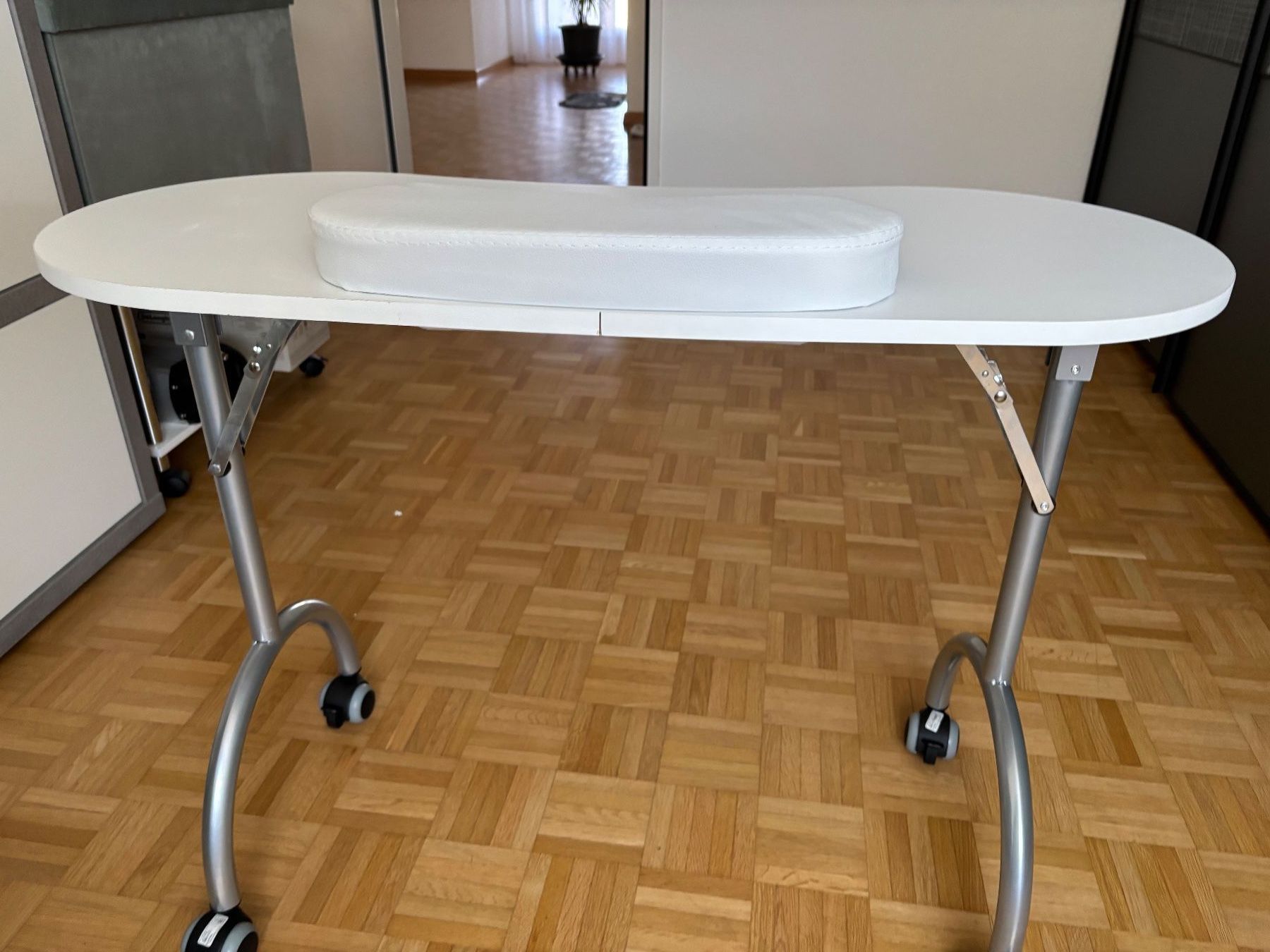 Tische: Nageltisch – Gebraucht aus Kloten von Sunnysunny 2