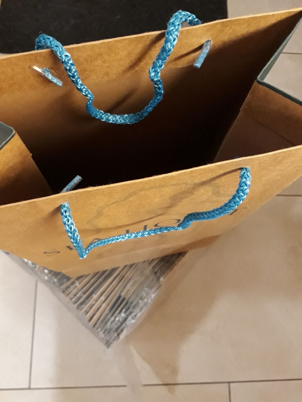 Taschen: Papier Tragtaschen – Neu und originalverpackt aus Zürich von Gillheri 1
