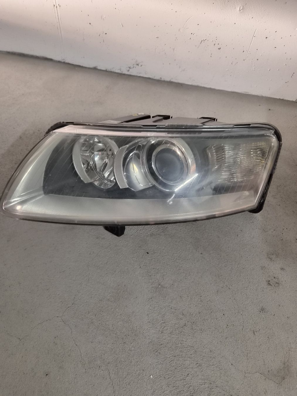 Audi Phares: Audi a 6 scheinwerfer – D'occasion à Rebstein par irp_yx68