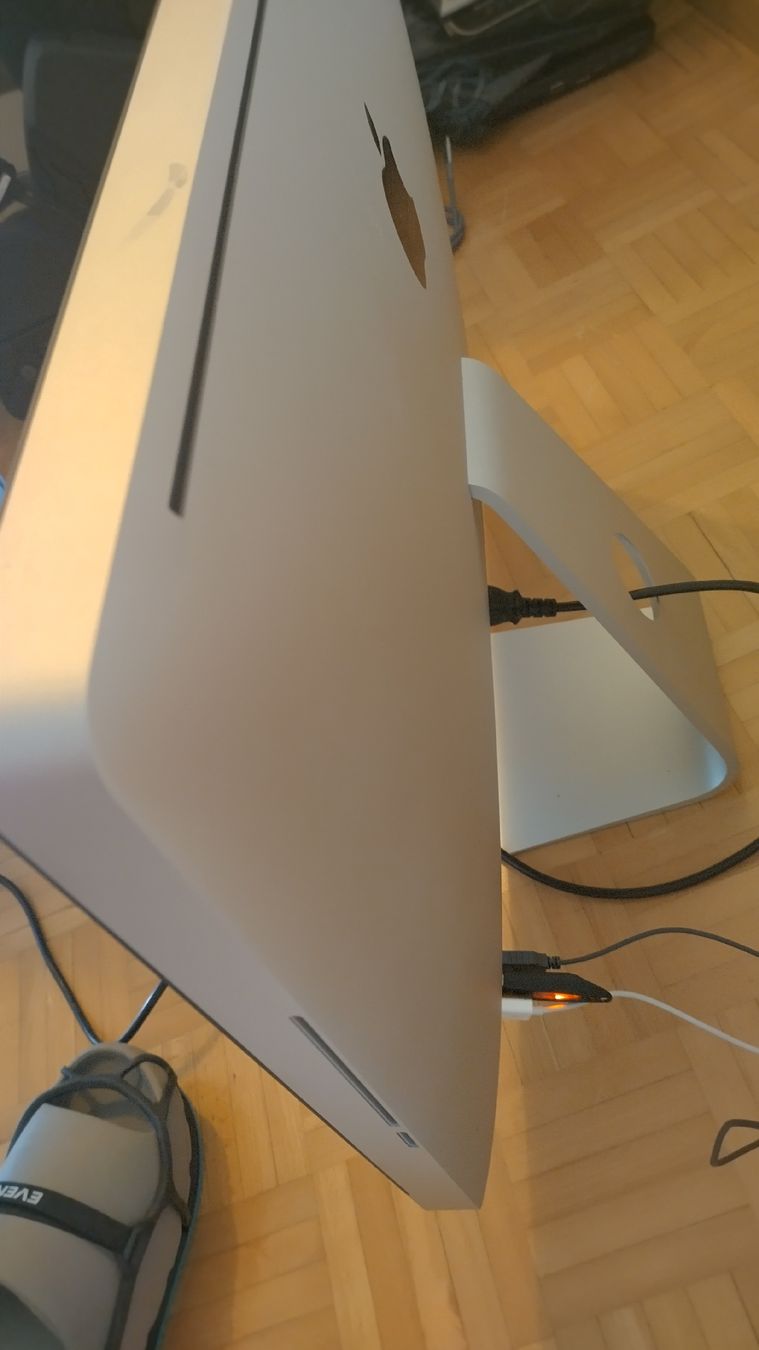 iMac 27-inch (Mid 2011) - Intel Core i7 (Defekt) in Uerikon für