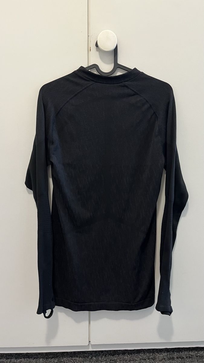 Maglioni & Felpe: Black long sleeve – Usato da Bern venduto da vas_9gq2 1