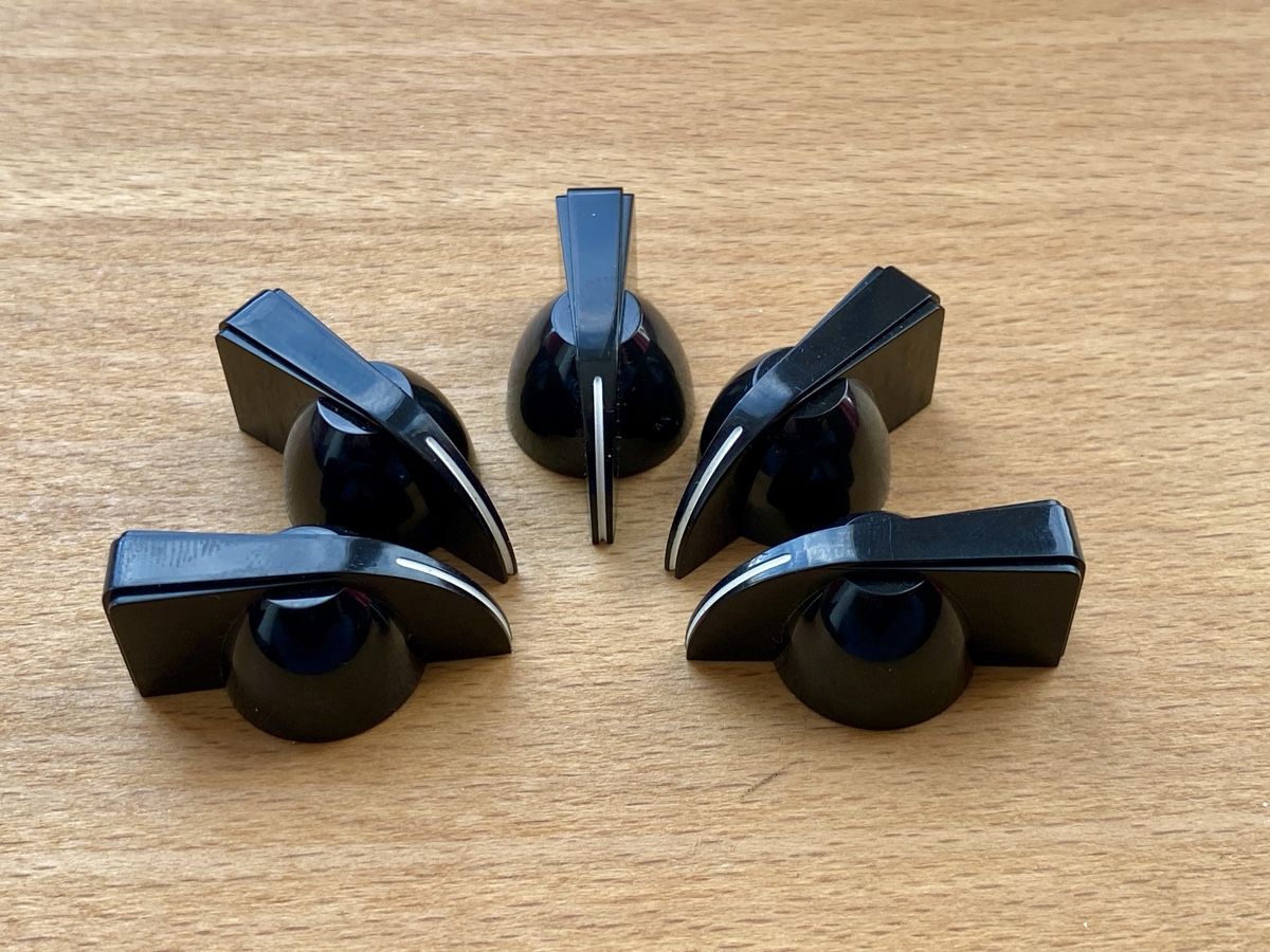 Vox Amplificatori: Original Vox AC30 Chicken Head Knobs (Set à 5 Stück) – Usato da Winterthur venduto da Crazycorner