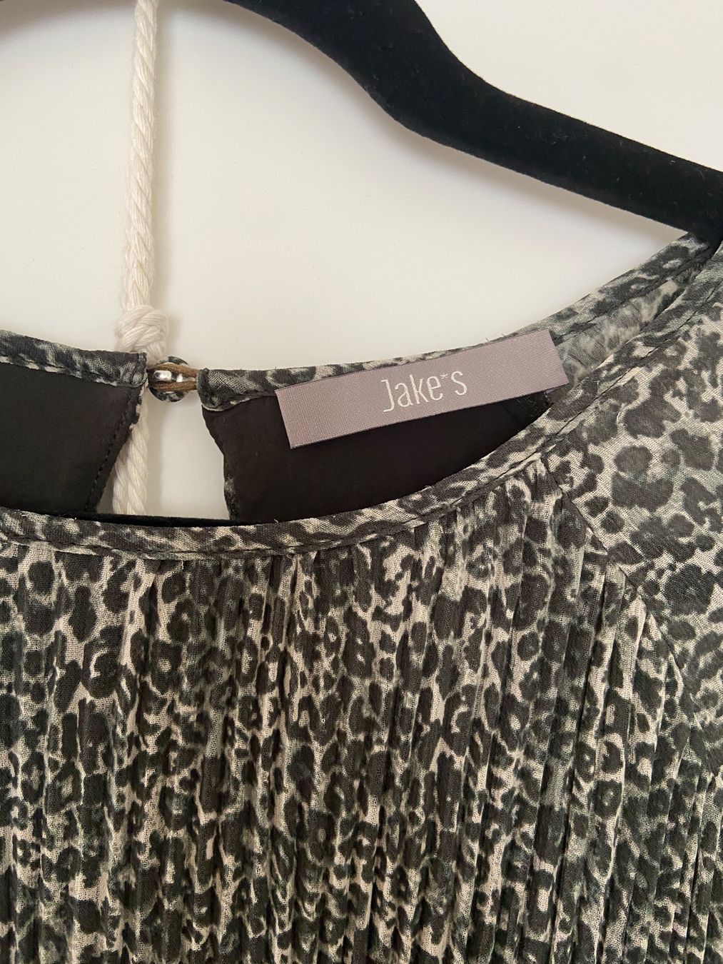 Blusen: Bluse in Leopardenmuster, Grösse M – Gebraucht aus Kloten von zizibru 1