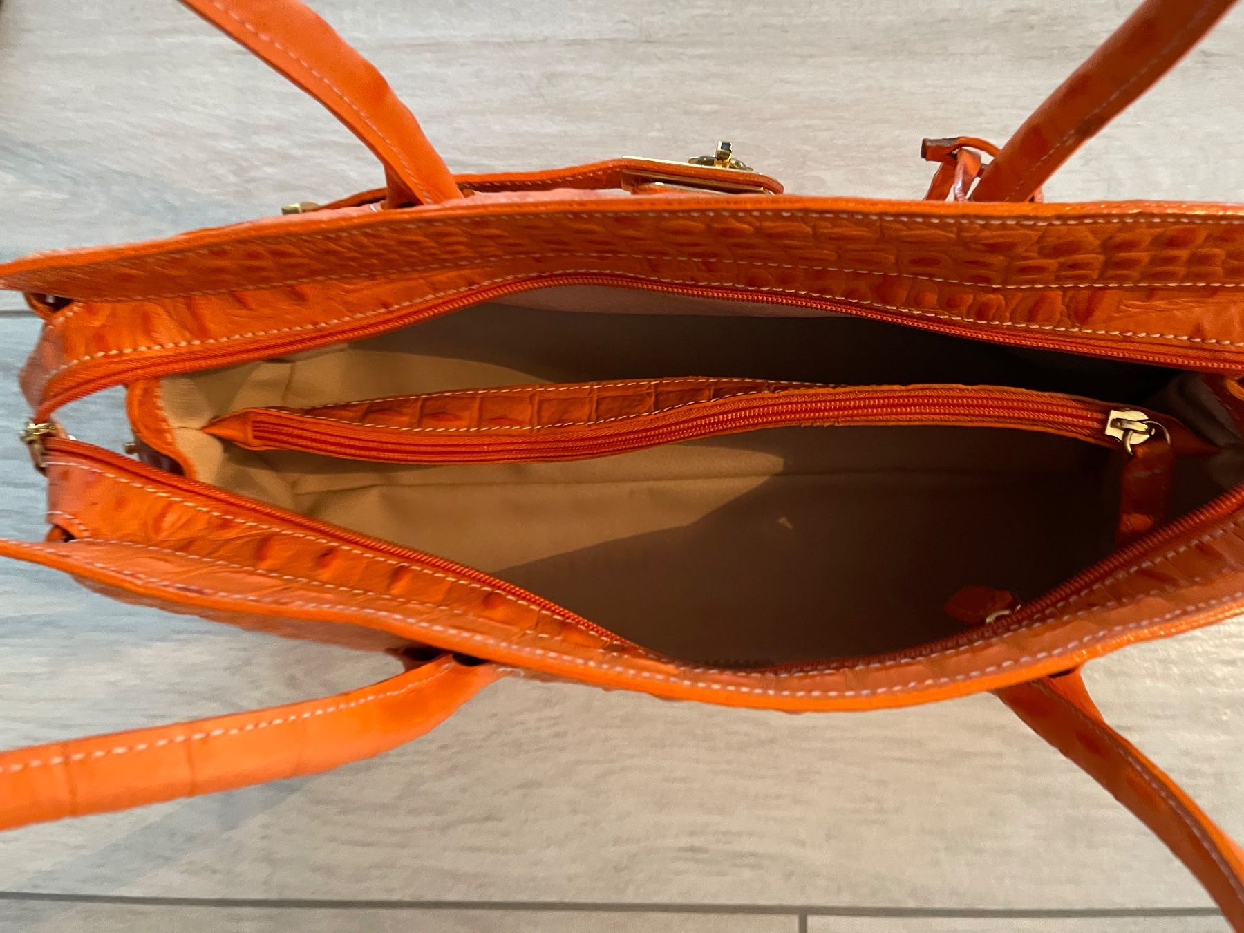 Borse da donna: Ledertasche Borgospesso Milano – Usato da Lützelflüh-Goldb venduto da lin_v952 2