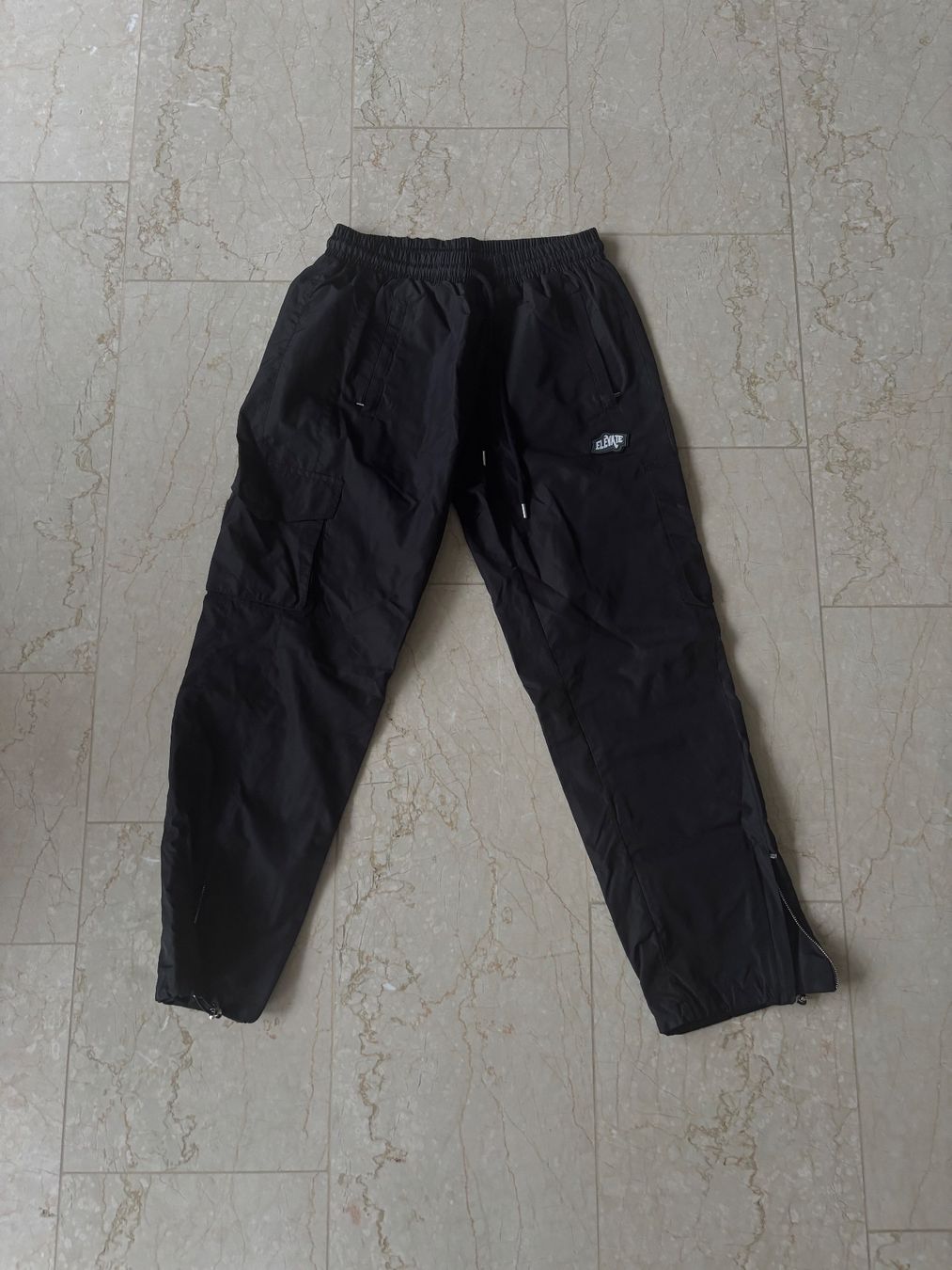 Pantaloni: Schwarze Elevate Trainingshose / Jogginghose, Grösse M! – Usato da Reinach BL venduto da Evelyne66