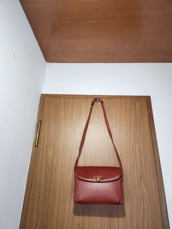 Sac pourchet à main  en cuir 
