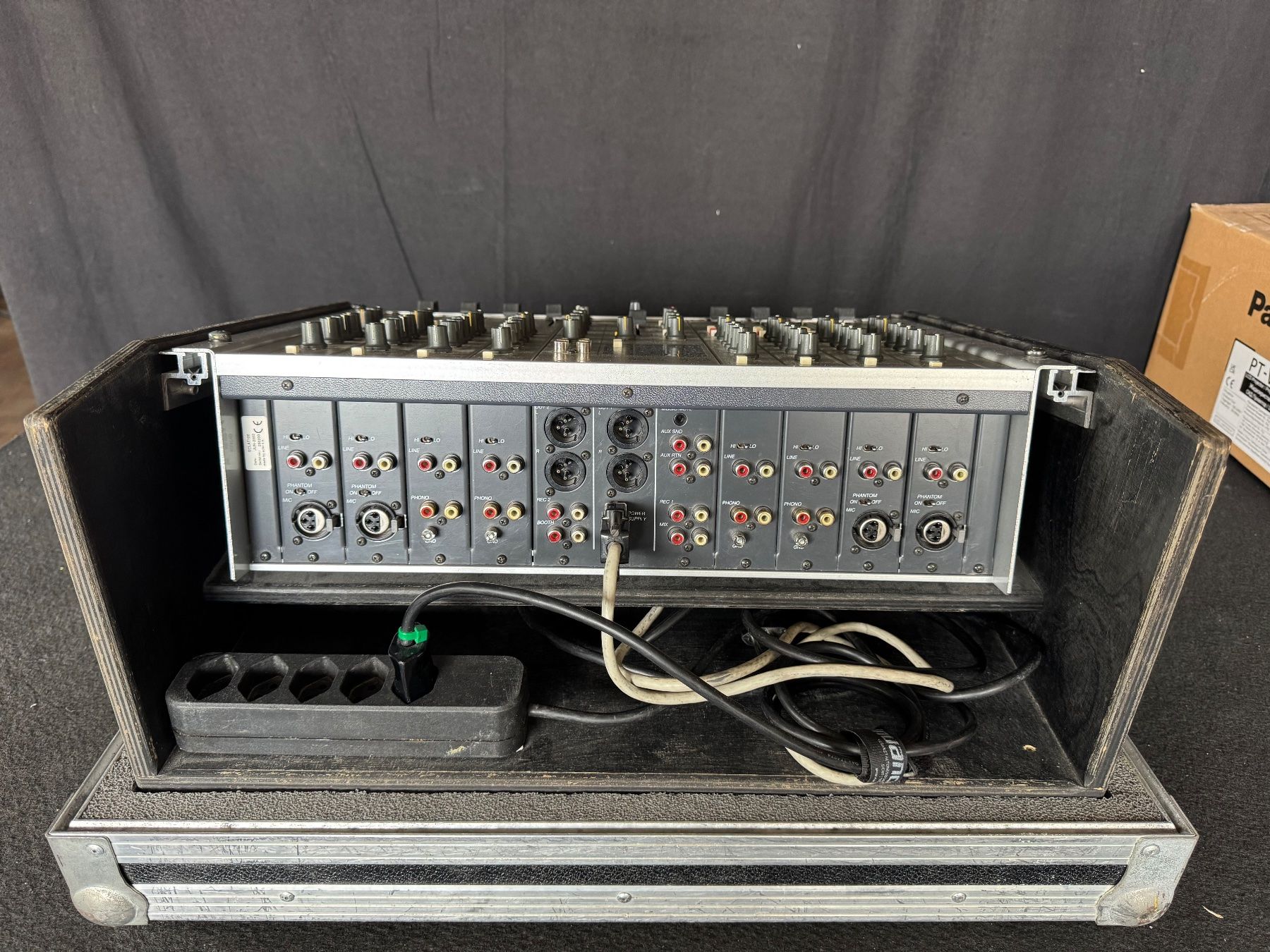 Platines de mixage: Ecler SCLAT 100 Mischpult mit def. Talk-Over – D'occasion à Urtenen-Schönbühl par nuancegmbh 2