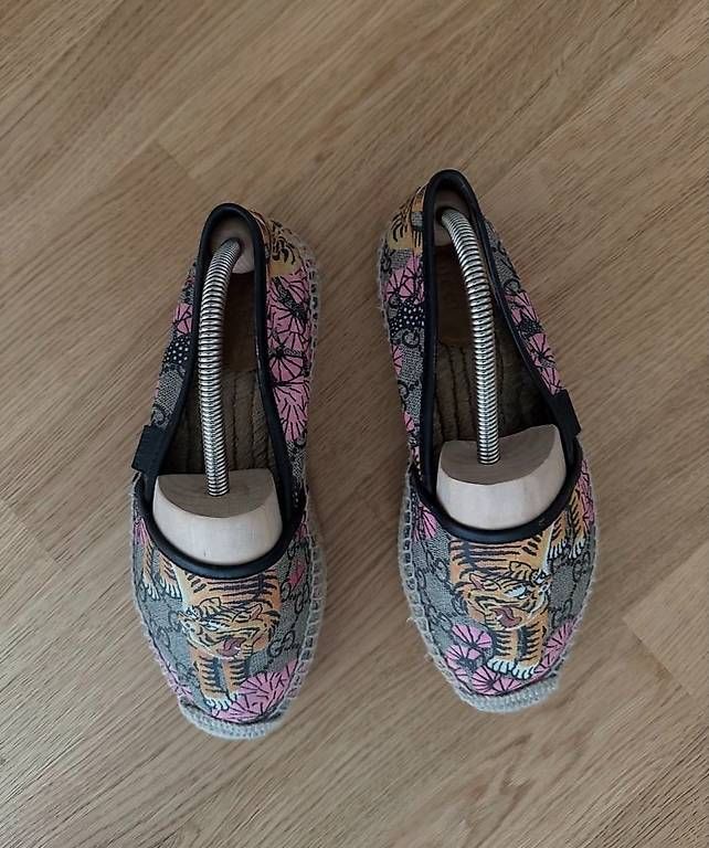 Scarpe da donna:  Gucci Bengal Print Espadrilles  – Usato da Emmenbrücke venduto da adrianaizzoo 1